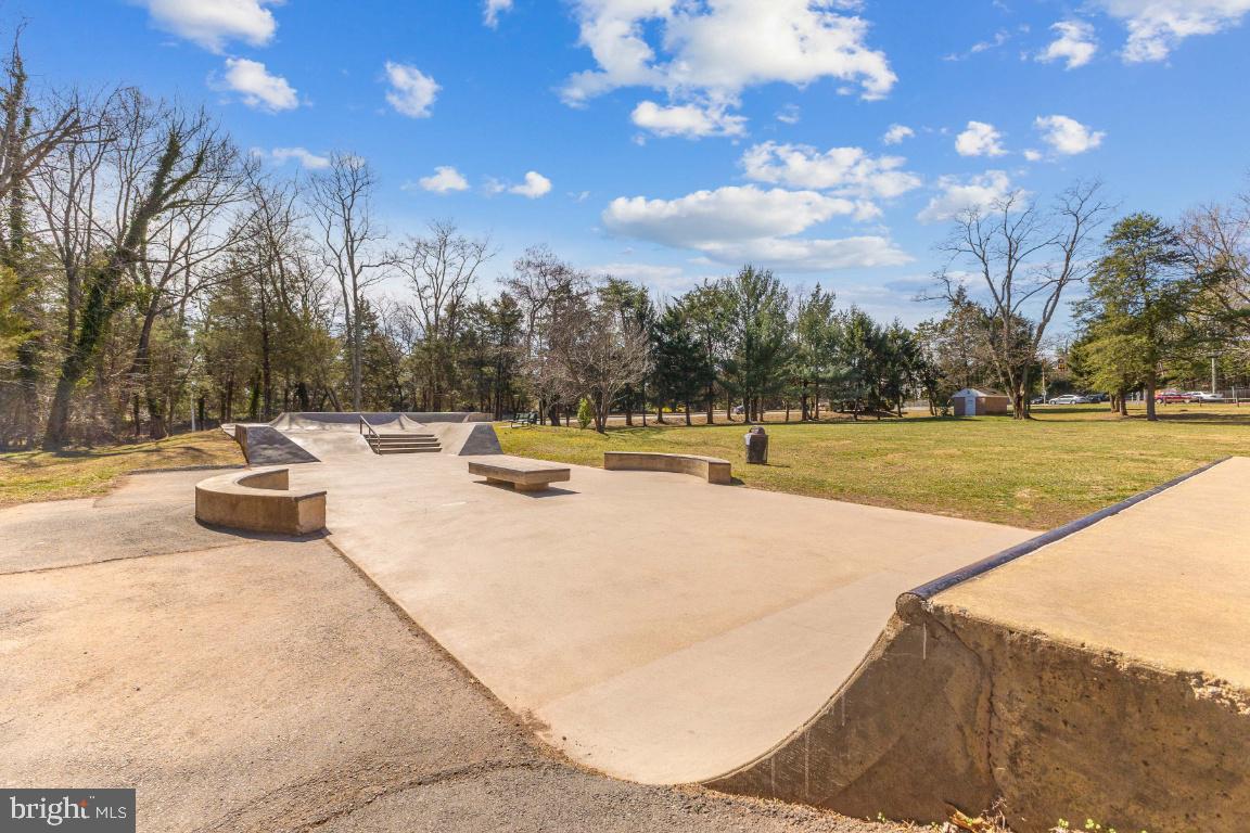 KINGSTON CHASE - Residential