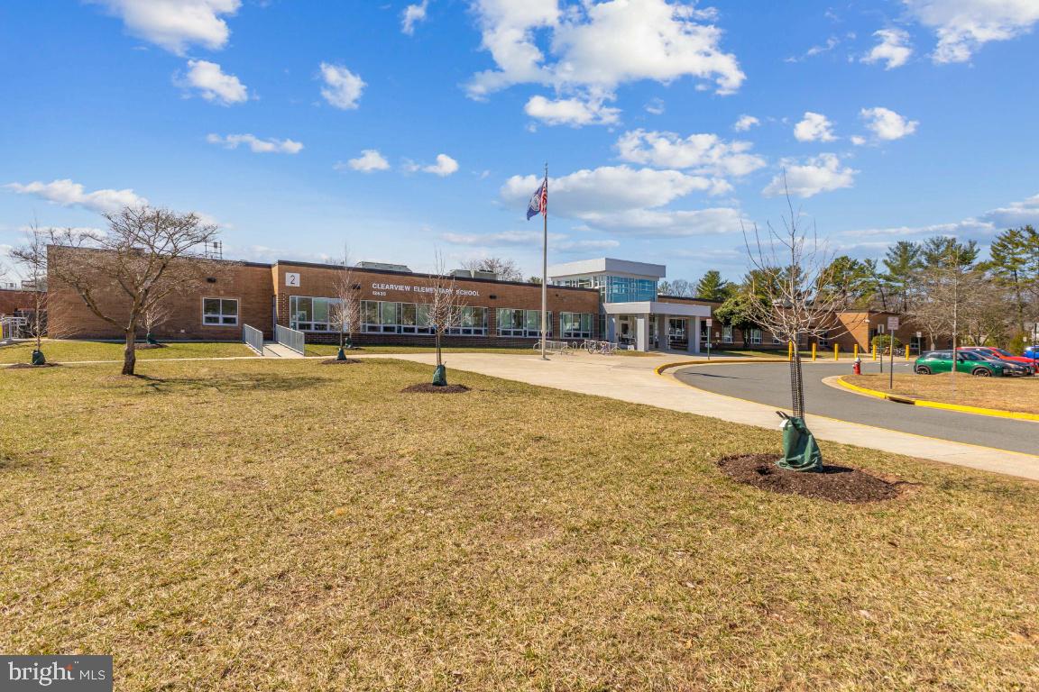 KINGSTON CHASE - Residential