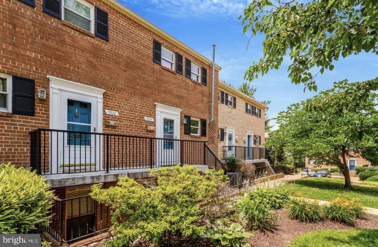 5934 MAYFLOWER COURT