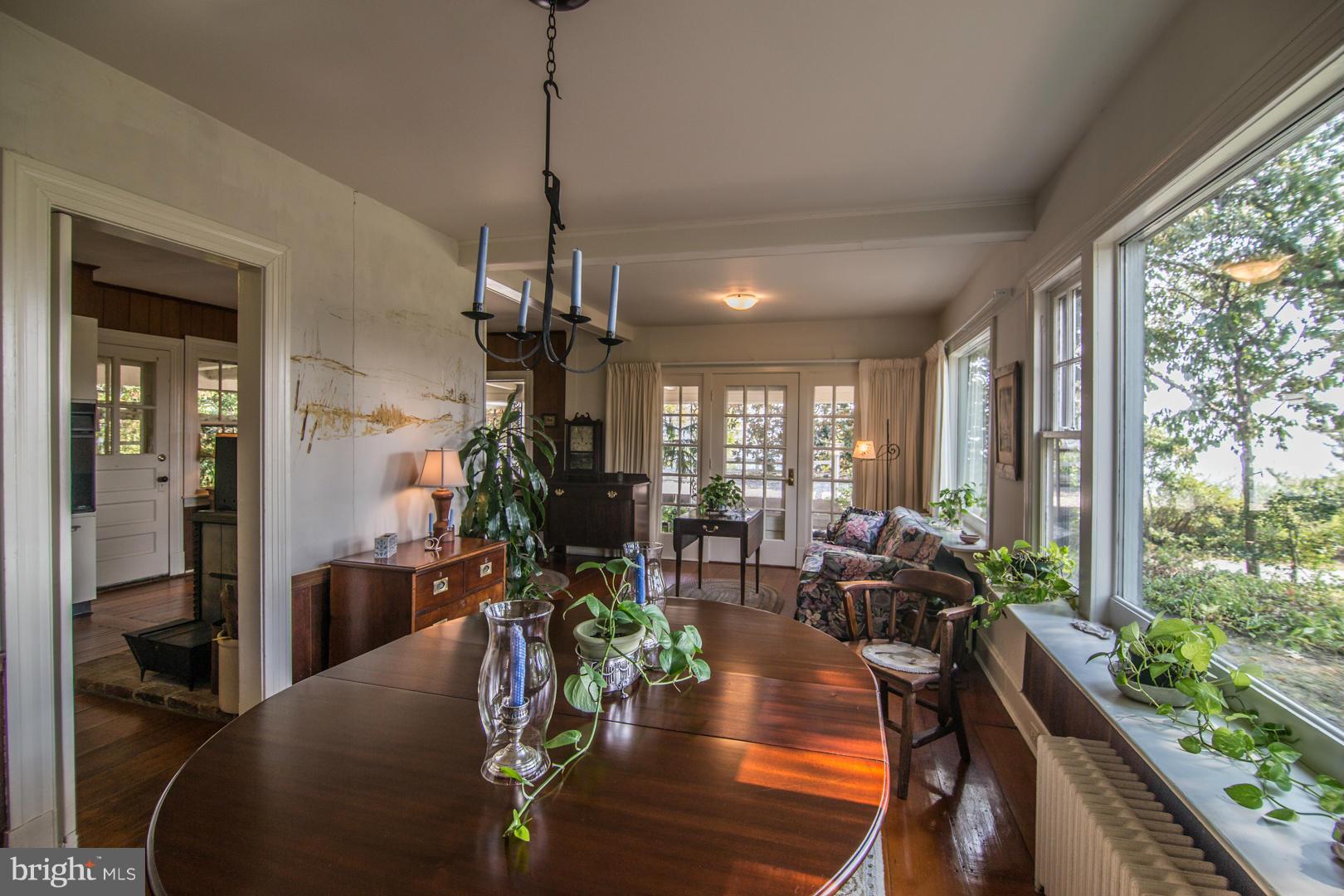 ANNAPOLIS ROADS - Residential