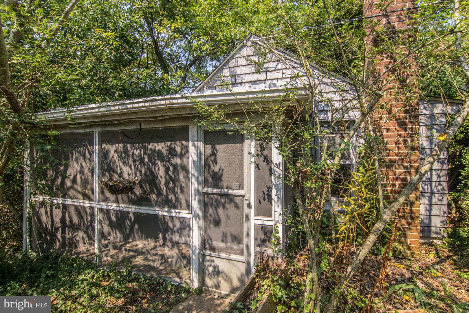 ANNAPOLIS ROADS - Residential