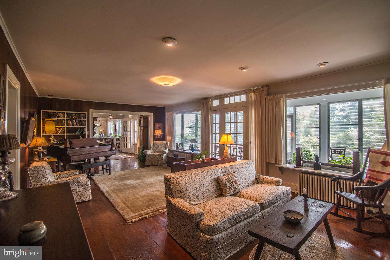 ANNAPOLIS ROADS - Residential