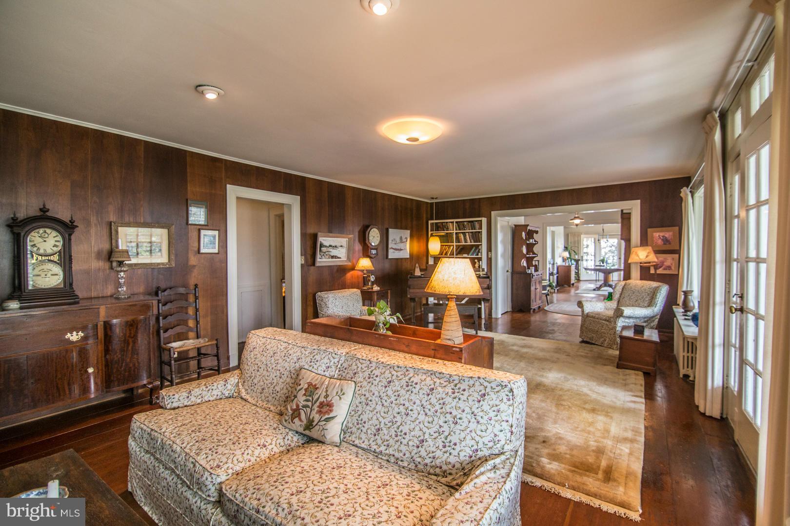 ANNAPOLIS ROADS - Residential