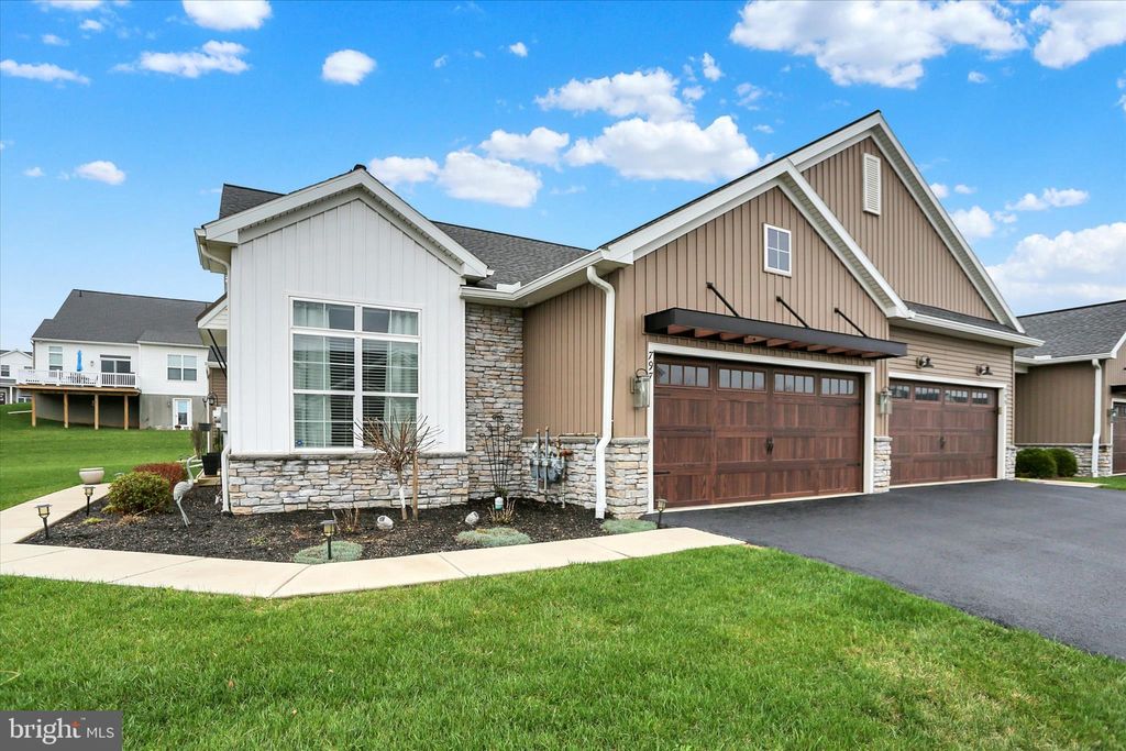 Photo of 797 Aurora Dr, MECHANICSBURG, PA 17055 (MLS # PACB2052164)