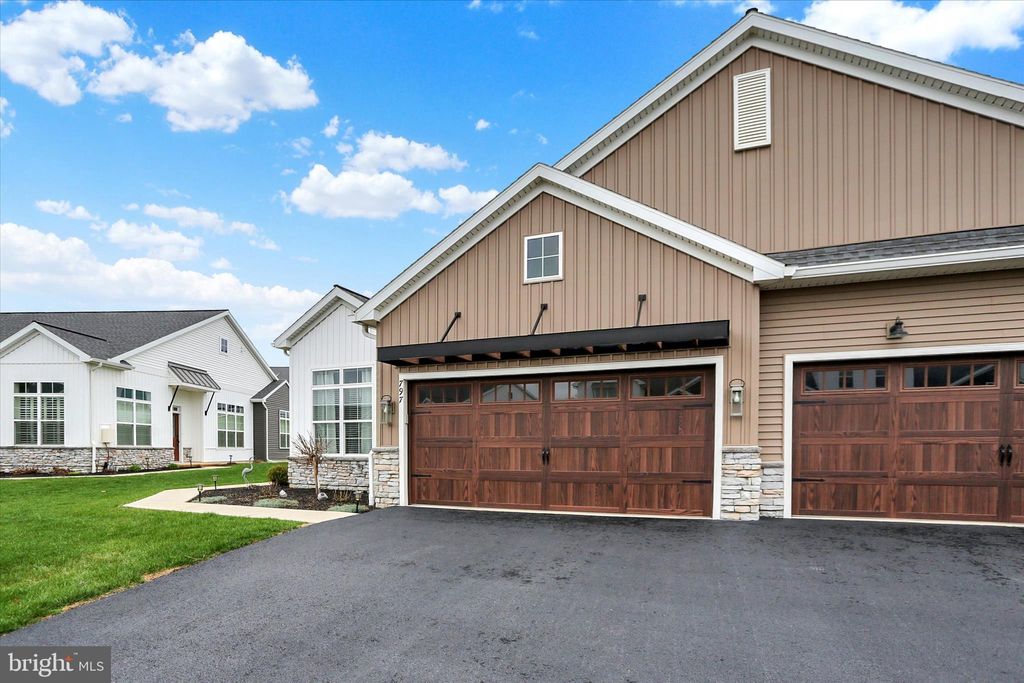 Photo of 797 Aurora Dr, MECHANICSBURG, PA 17055 (MLS # PACB2052164)