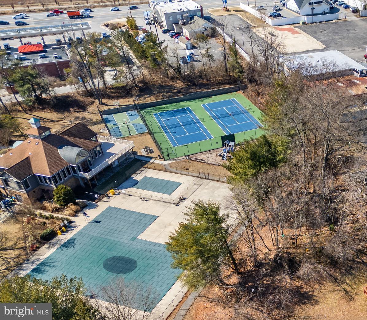 SEVEN OAKS - Residential