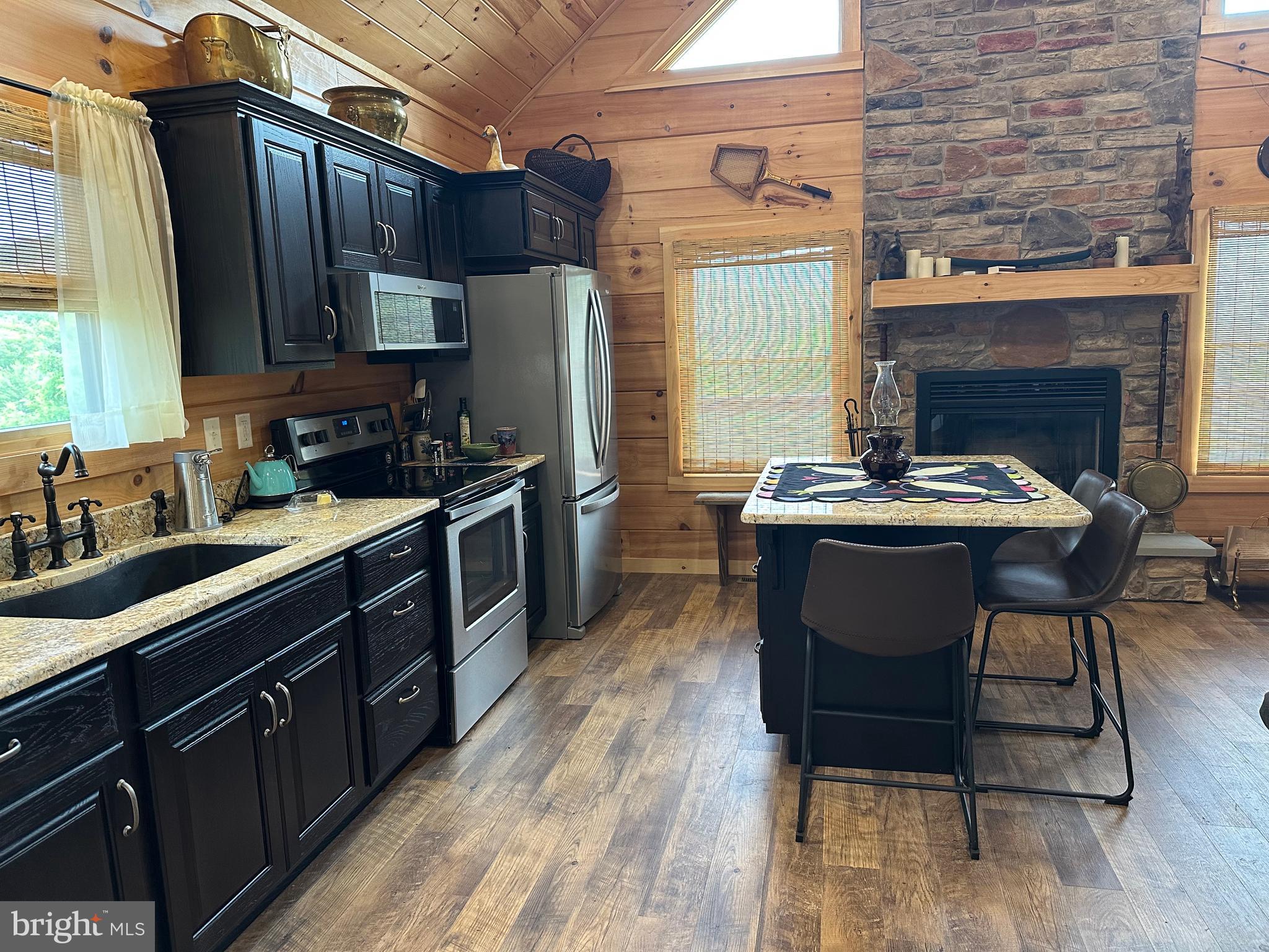 ASHTON WOODS - Residential