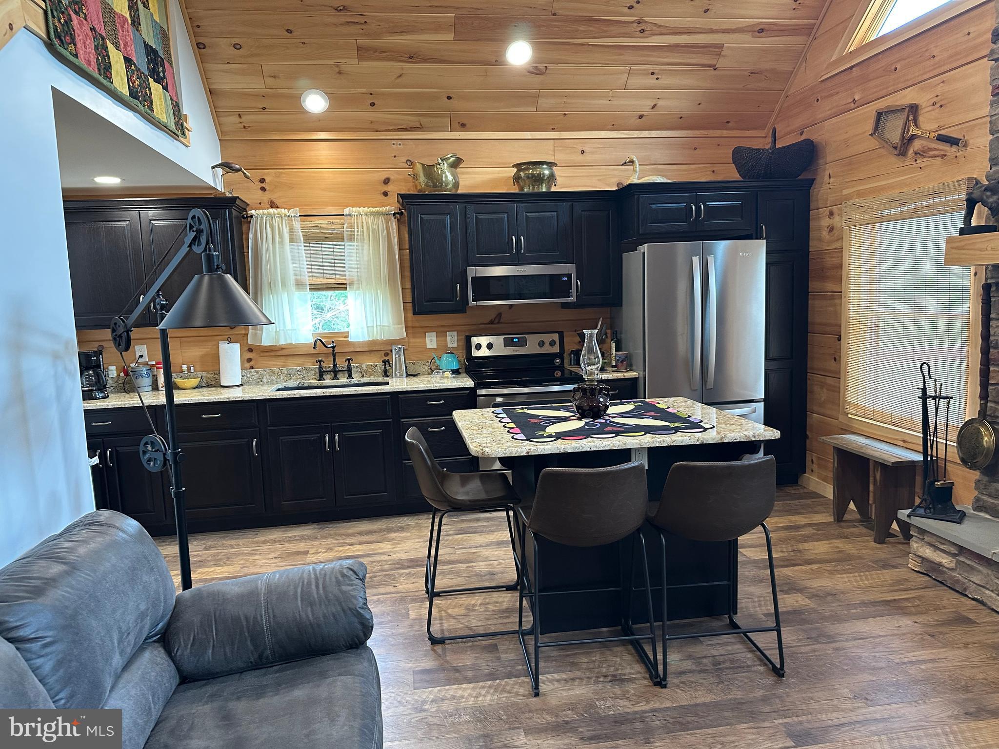 ASHTON WOODS - Residential