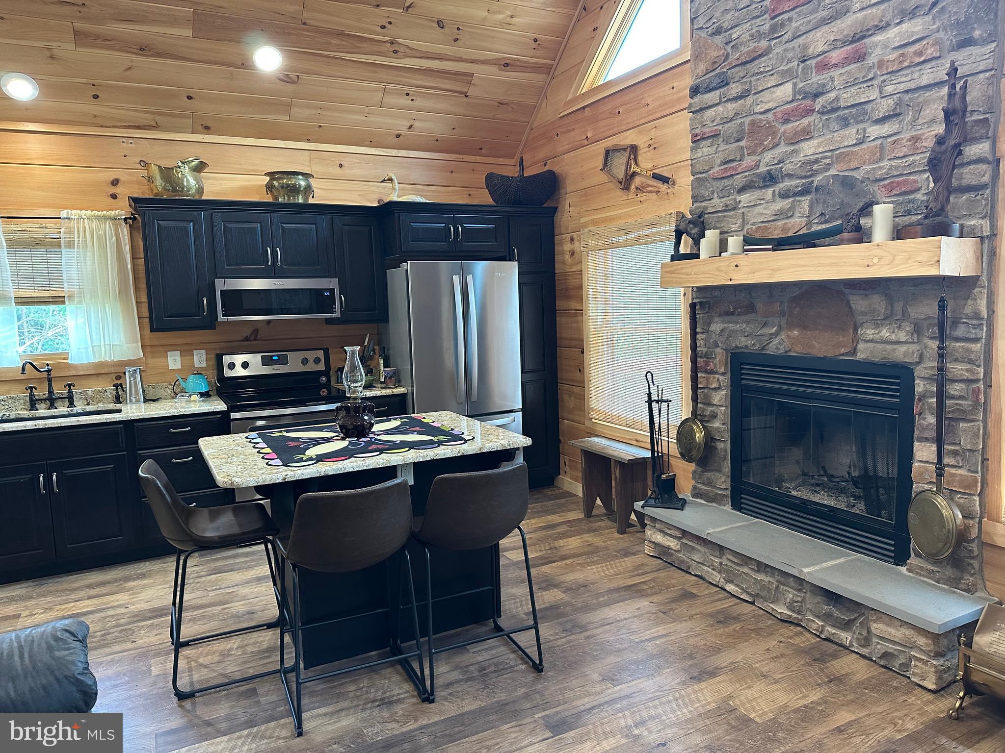 ASHTON WOODS - Residential