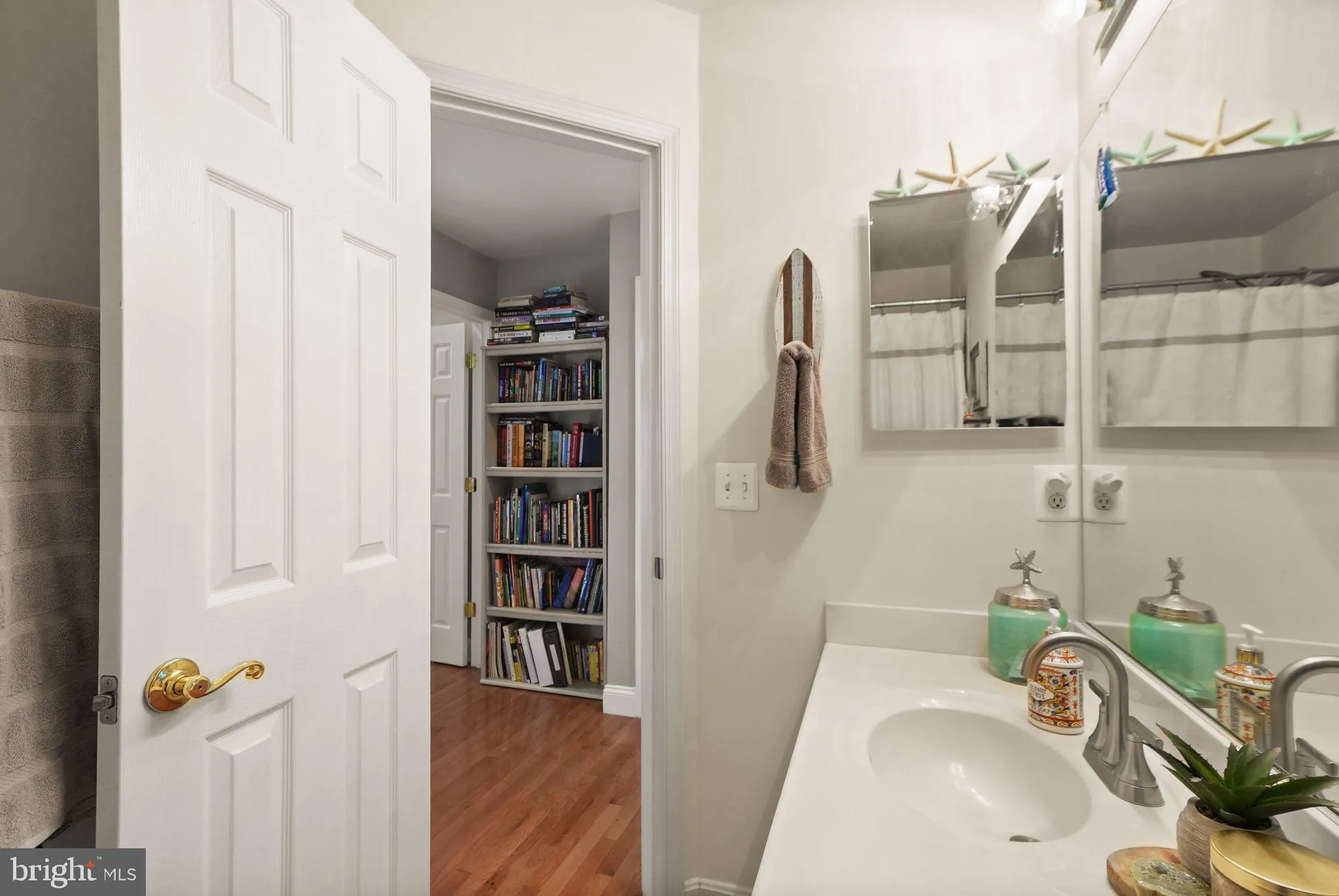 Leesburg, Virginia 20176, United States, 3 Bedrooms Bedrooms, ,4 BathroomsBathrooms,Residential,Coming Soon,177041