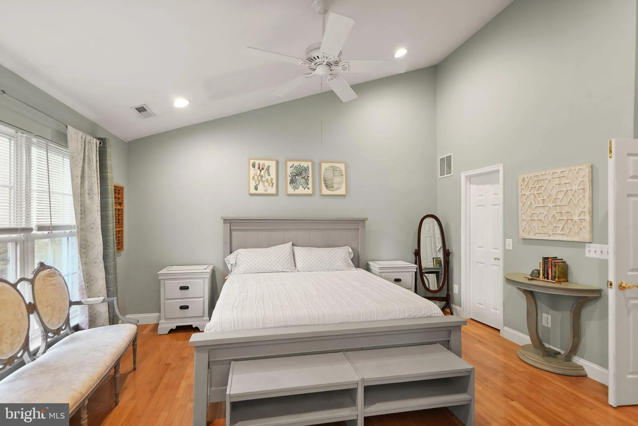 Leesburg, Virginia 20176, United States, 3 Bedrooms Bedrooms, ,4 BathroomsBathrooms,Residential,Coming Soon,177041