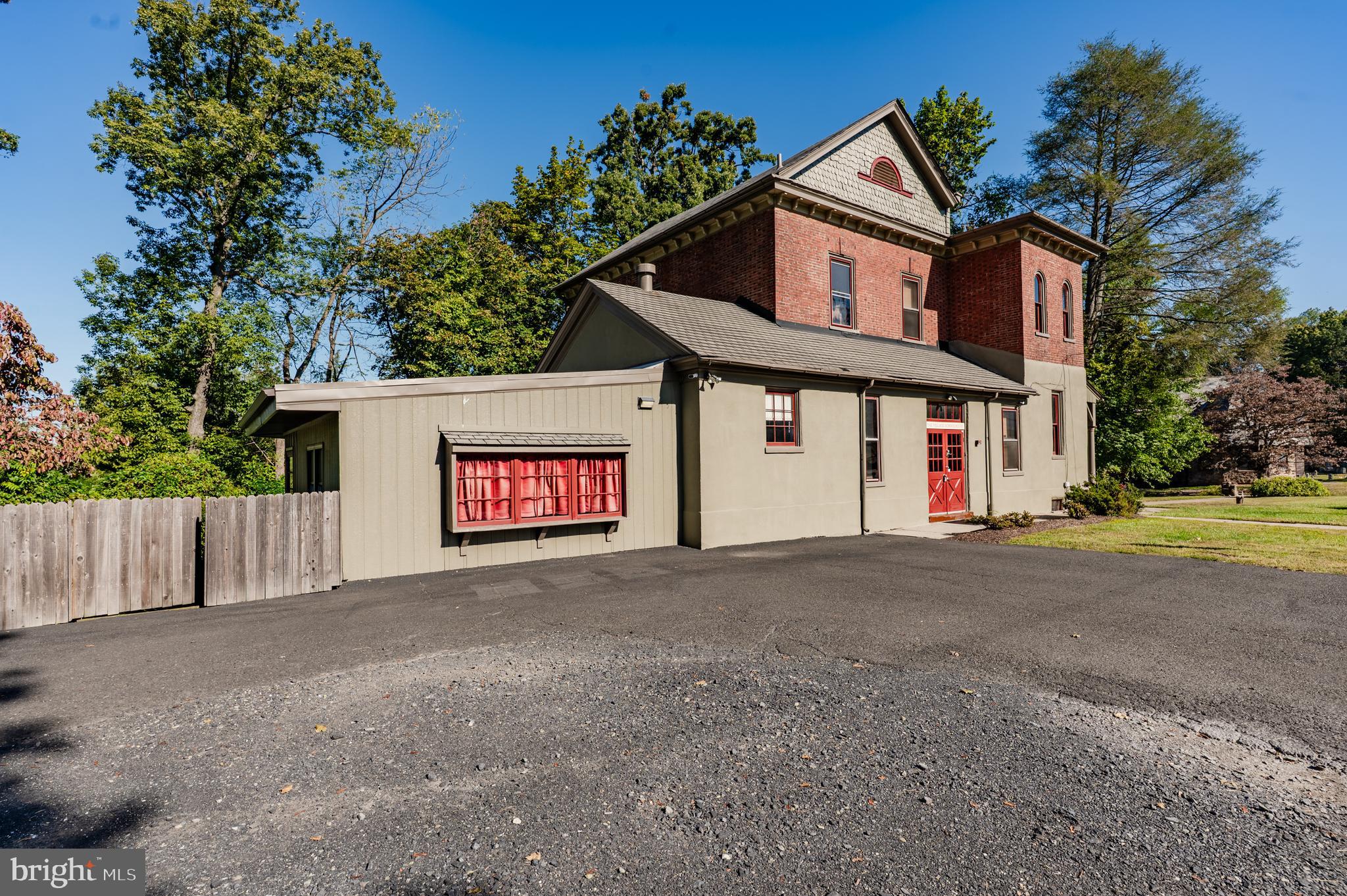 1465 N LIMEKILN PIKE