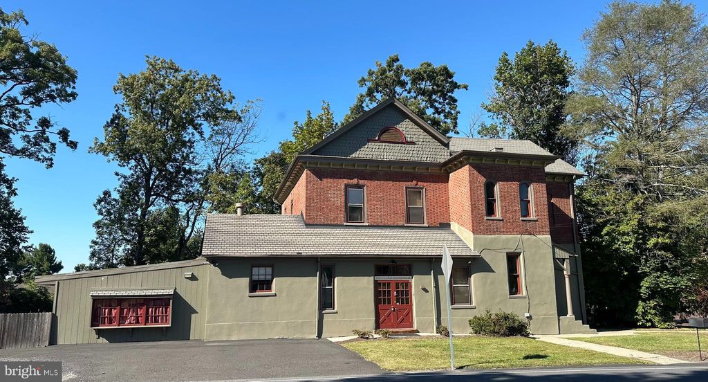 Photo of 1465 N Limekiln Pike, DRESHER, PA 19025 (MLS # PAMC2157386)