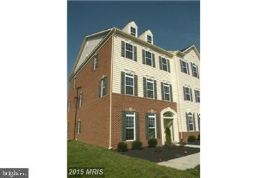 Wonderful lower end unit in desirable neighborhood. Upgraded Kitchen and bathrooms. Well maintained.