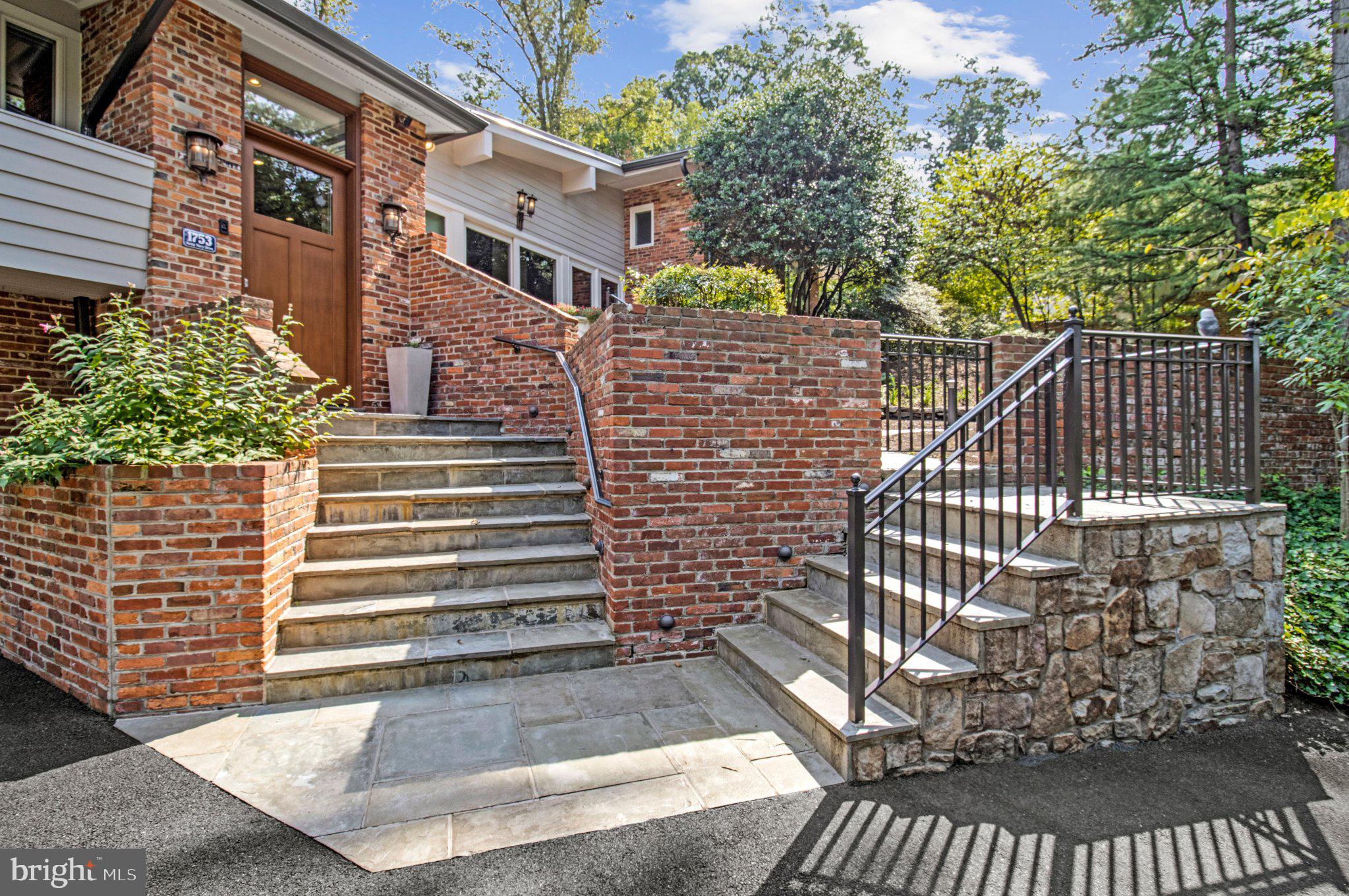 1753 ARMY NAVY DRIVE