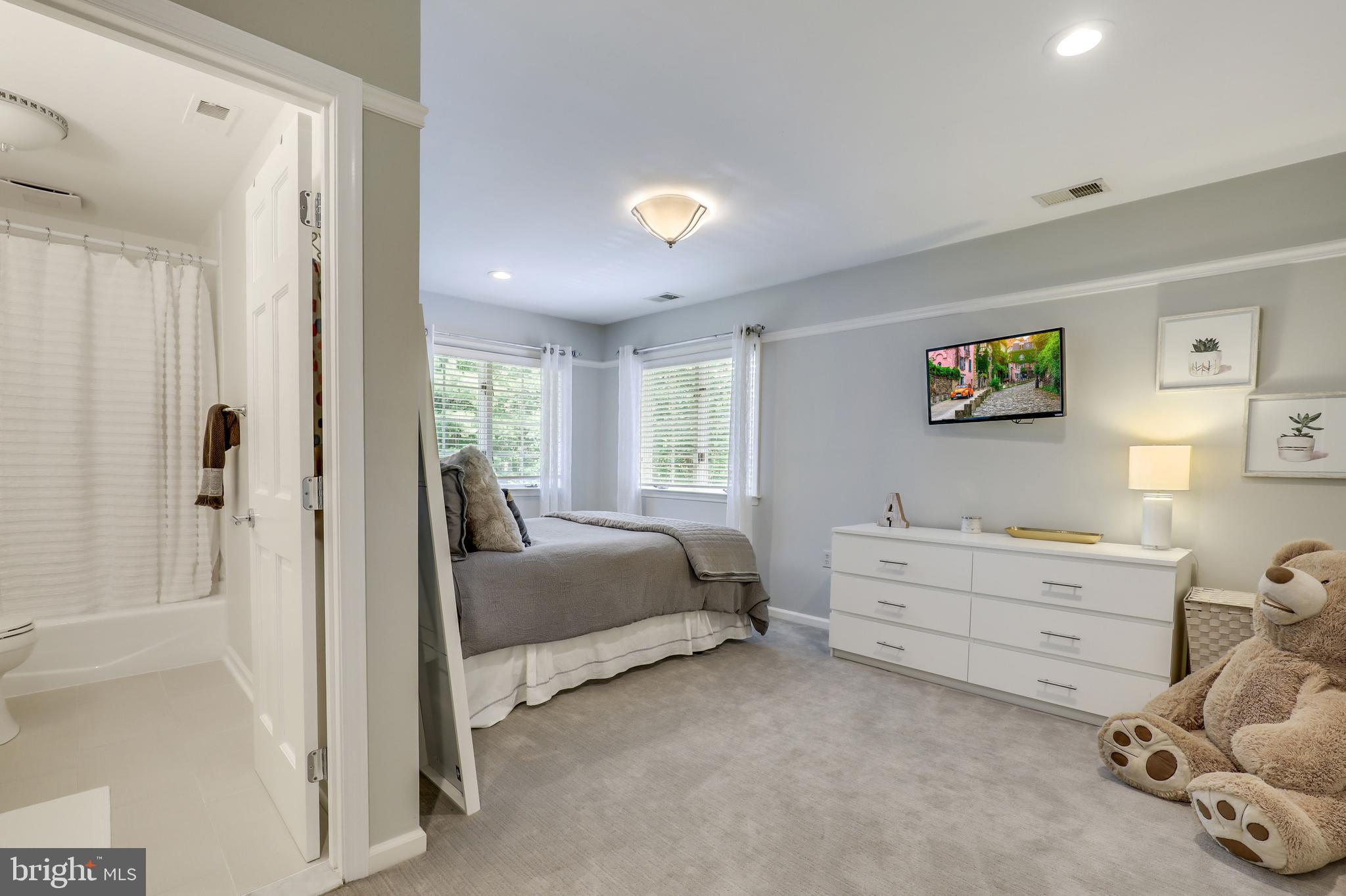 ANTON NORTH - Residential