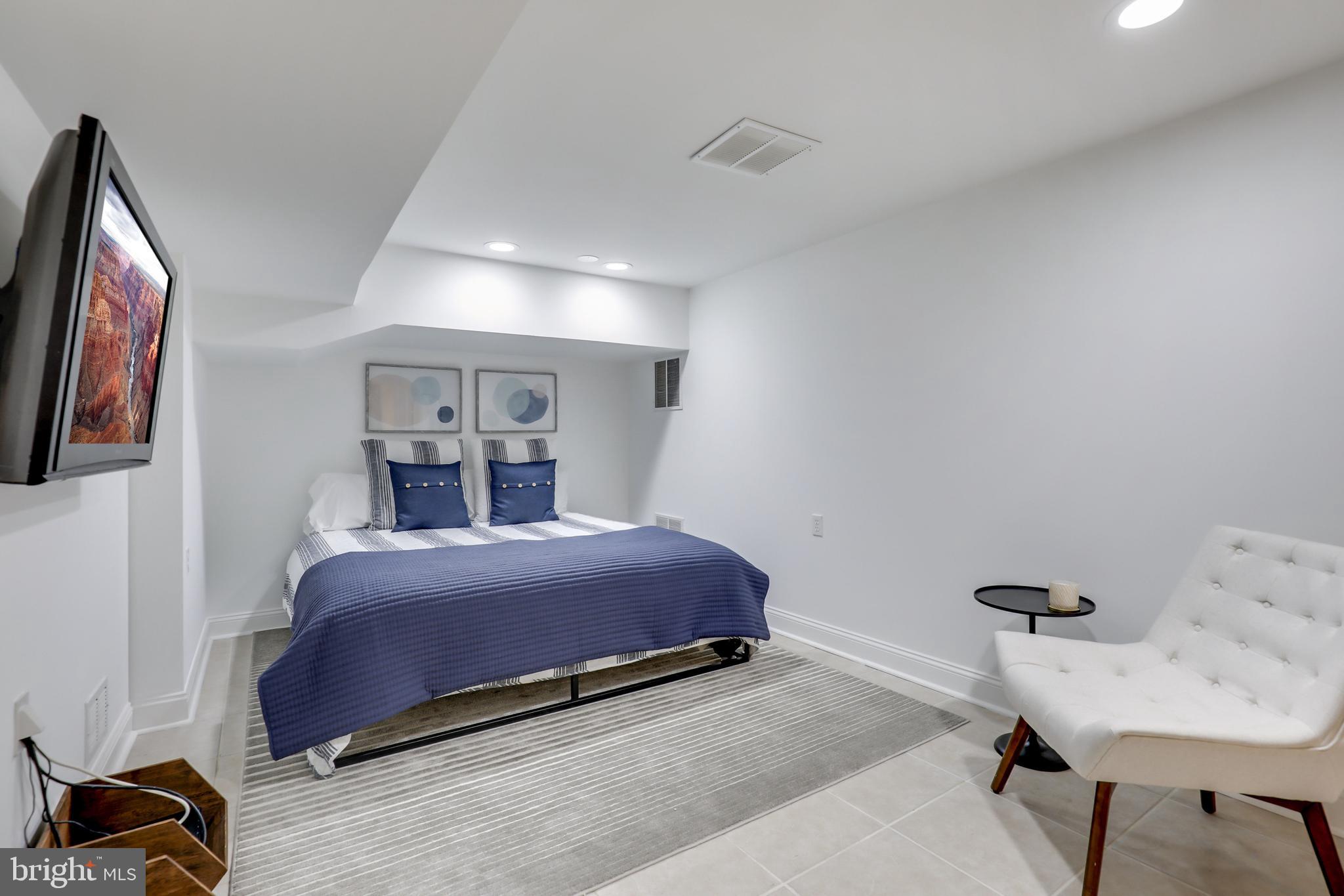 ANTON NORTH - Residential