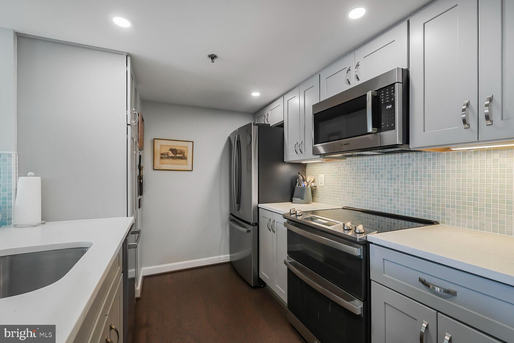 900 N TAYLOR STREET 2020