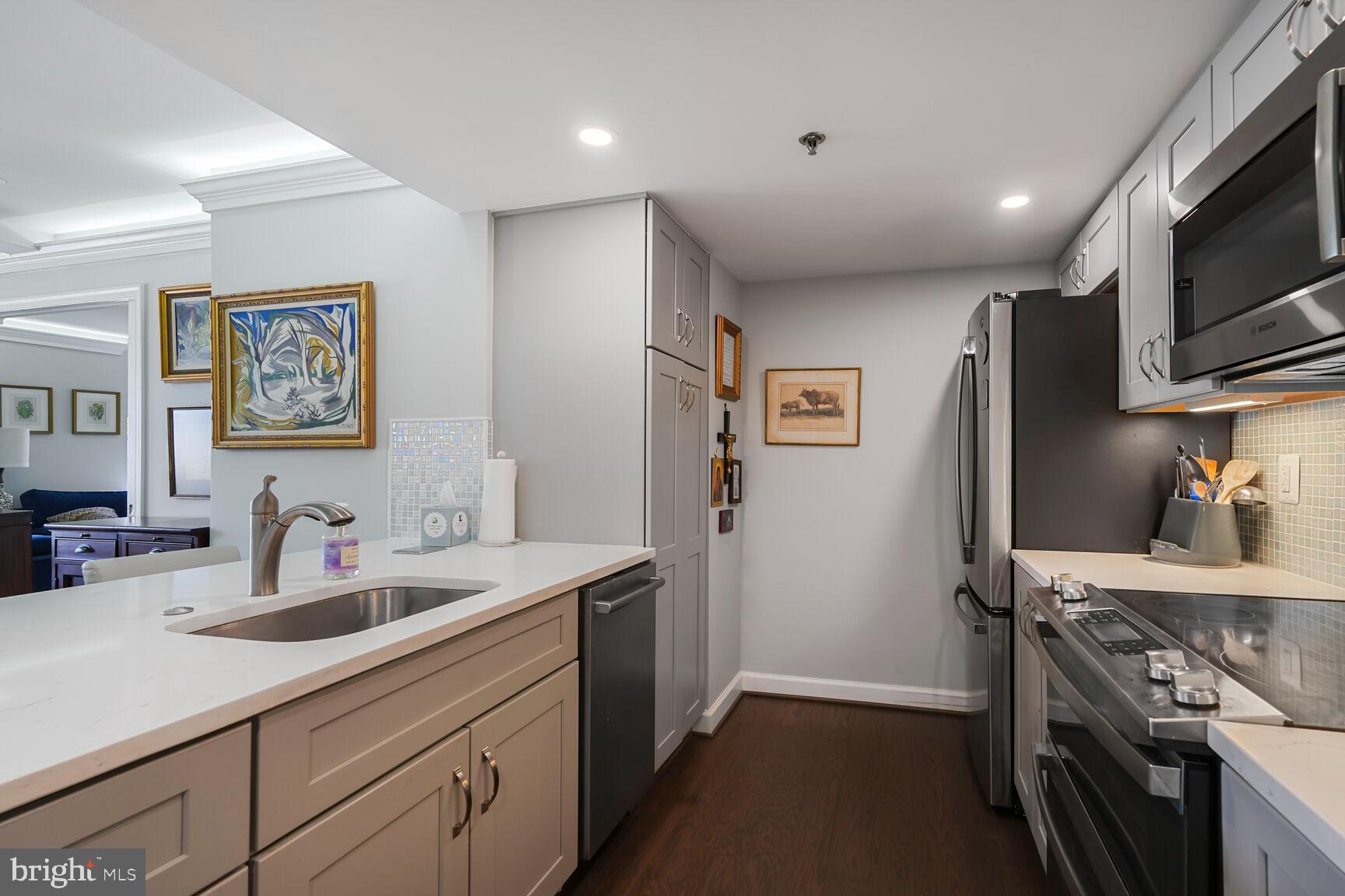 900 N TAYLOR STREET 2020