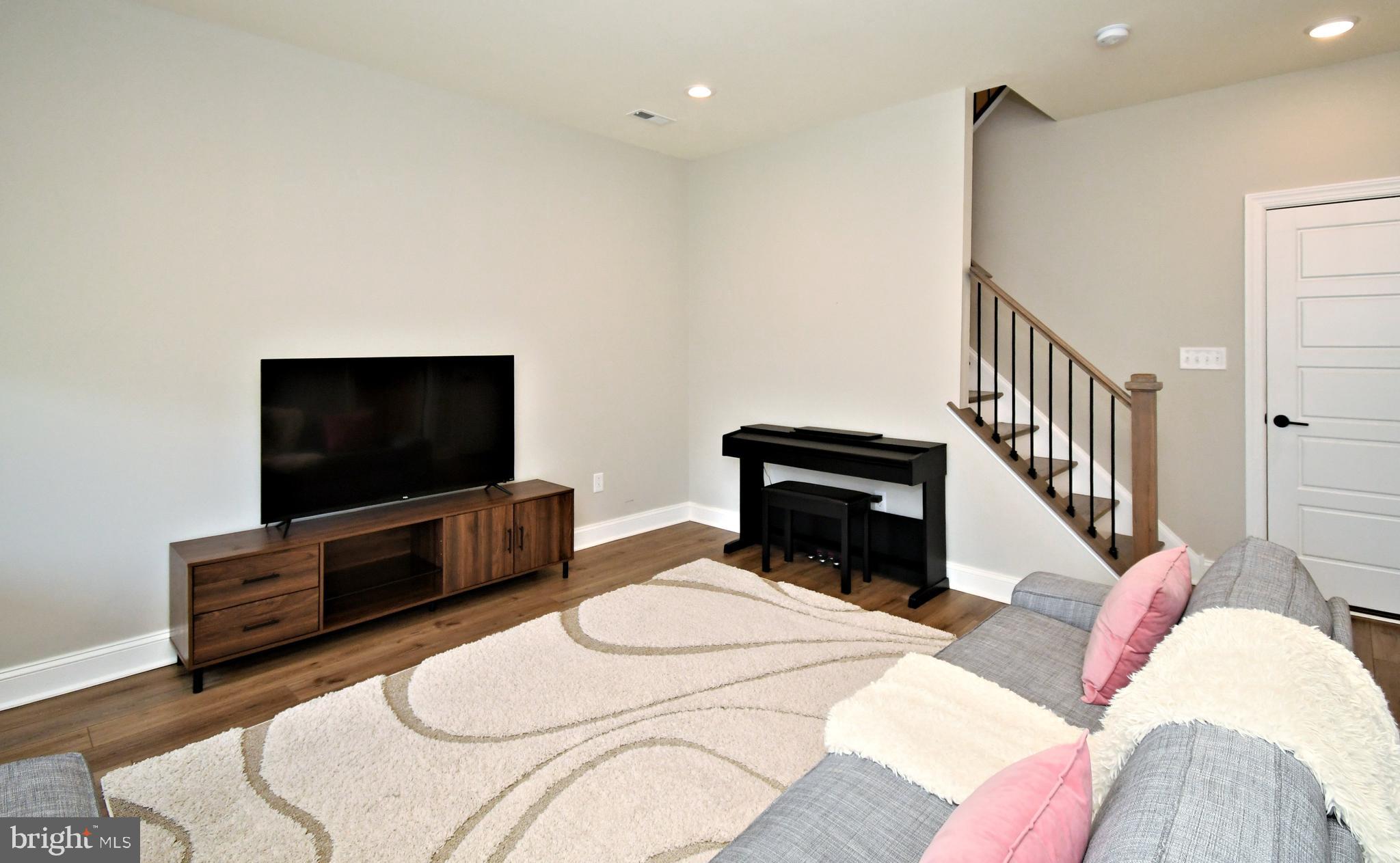 RESERVE AT CHALFONT - Residential Lease