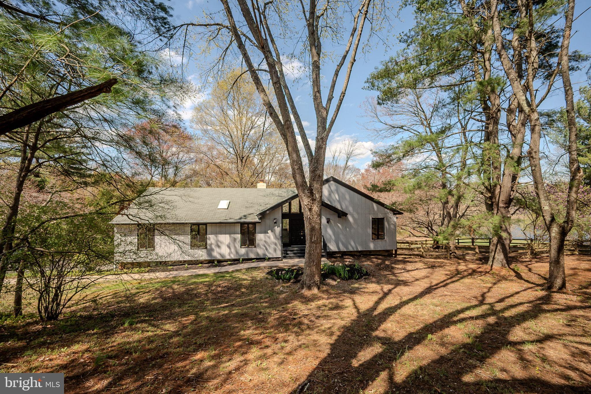 5 HILLOCH LANE