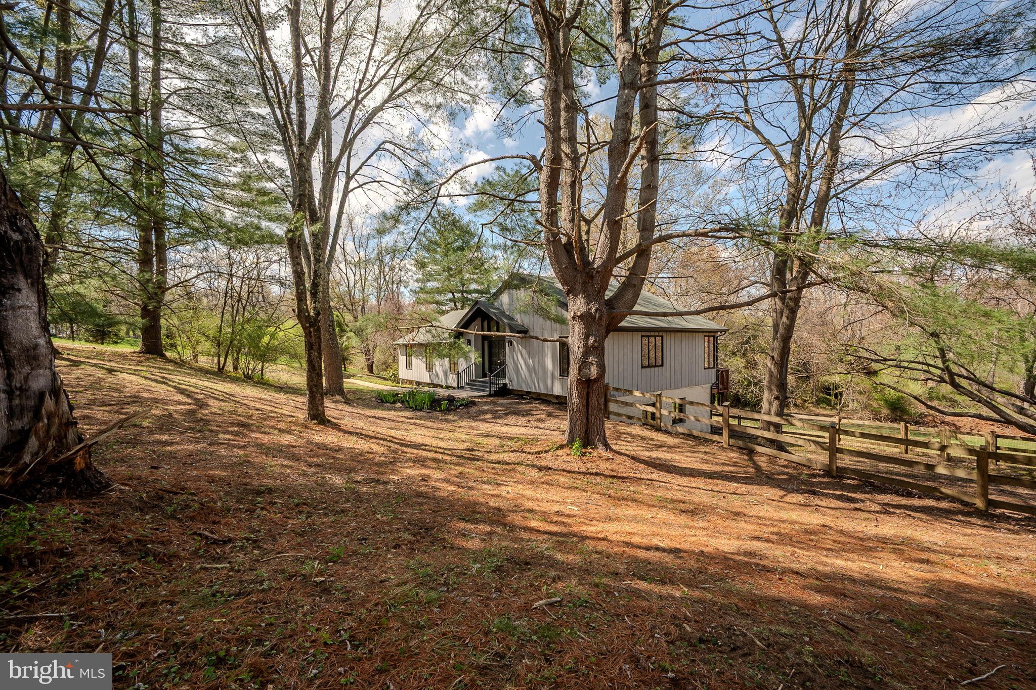 5 HILLOCH LANE