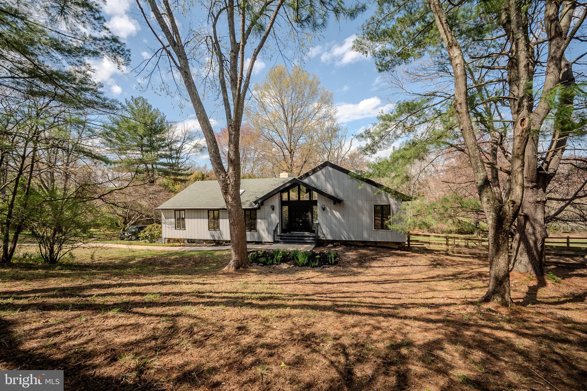 5 HILLOCH LANE
