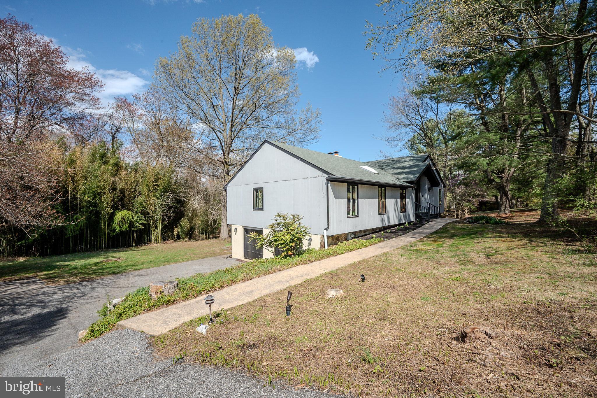 5 HILLOCH LANE