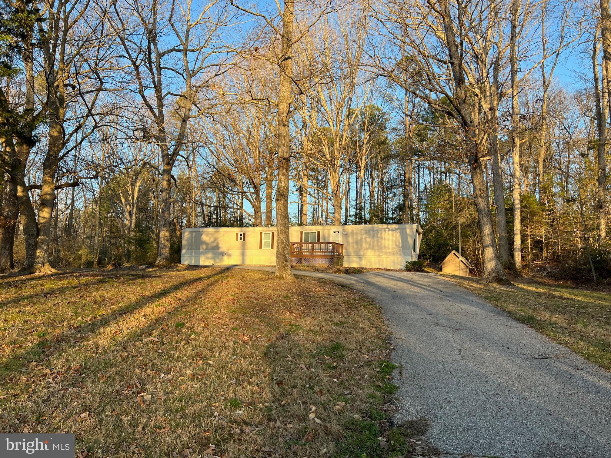 Move-in ready. 2 bedroom, 1 bath. Country living but convenient commute to nearby amenities.