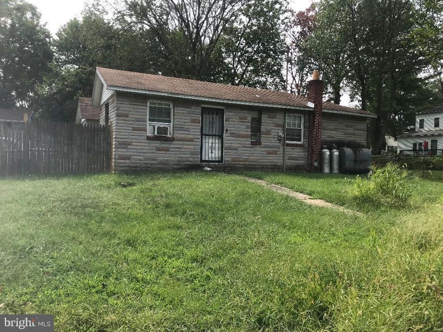 TEAR DOWN HOUSE, CAN PUT 2 HOUSES ON HERE.