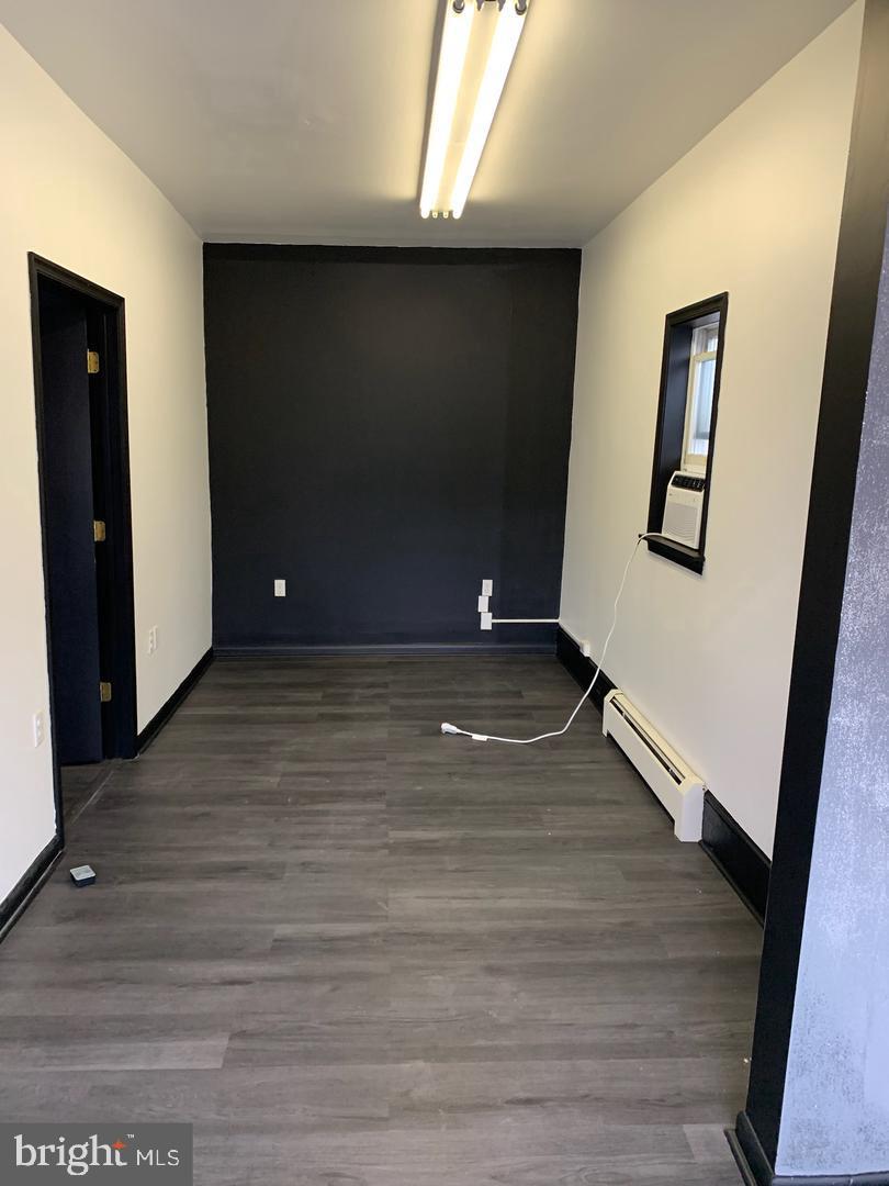 210 E BLACK HORSE PIKE