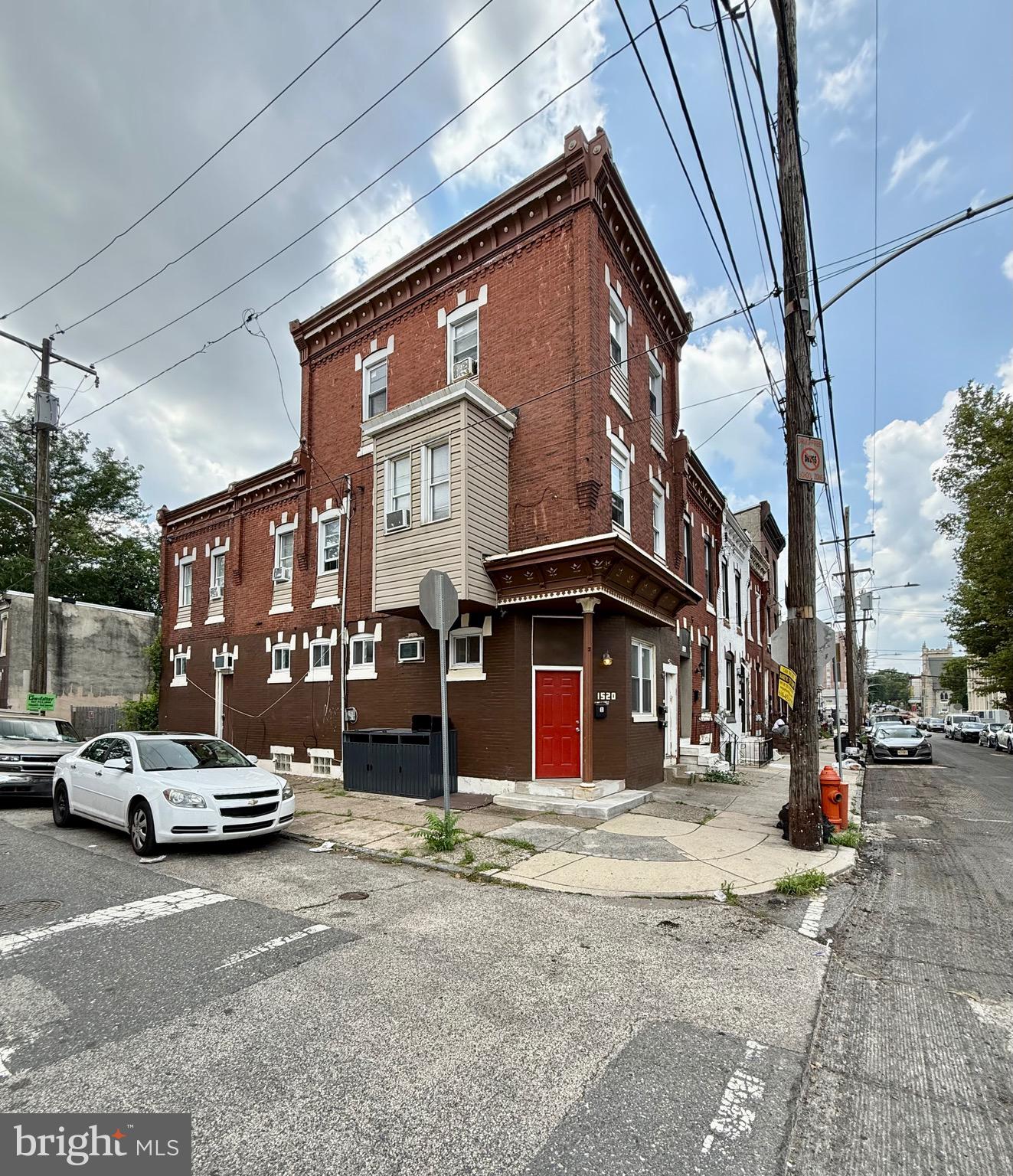 Corner Triplex. Great investment opportunity. All units are leased. Schedule your showing today. You will not be disappointed.