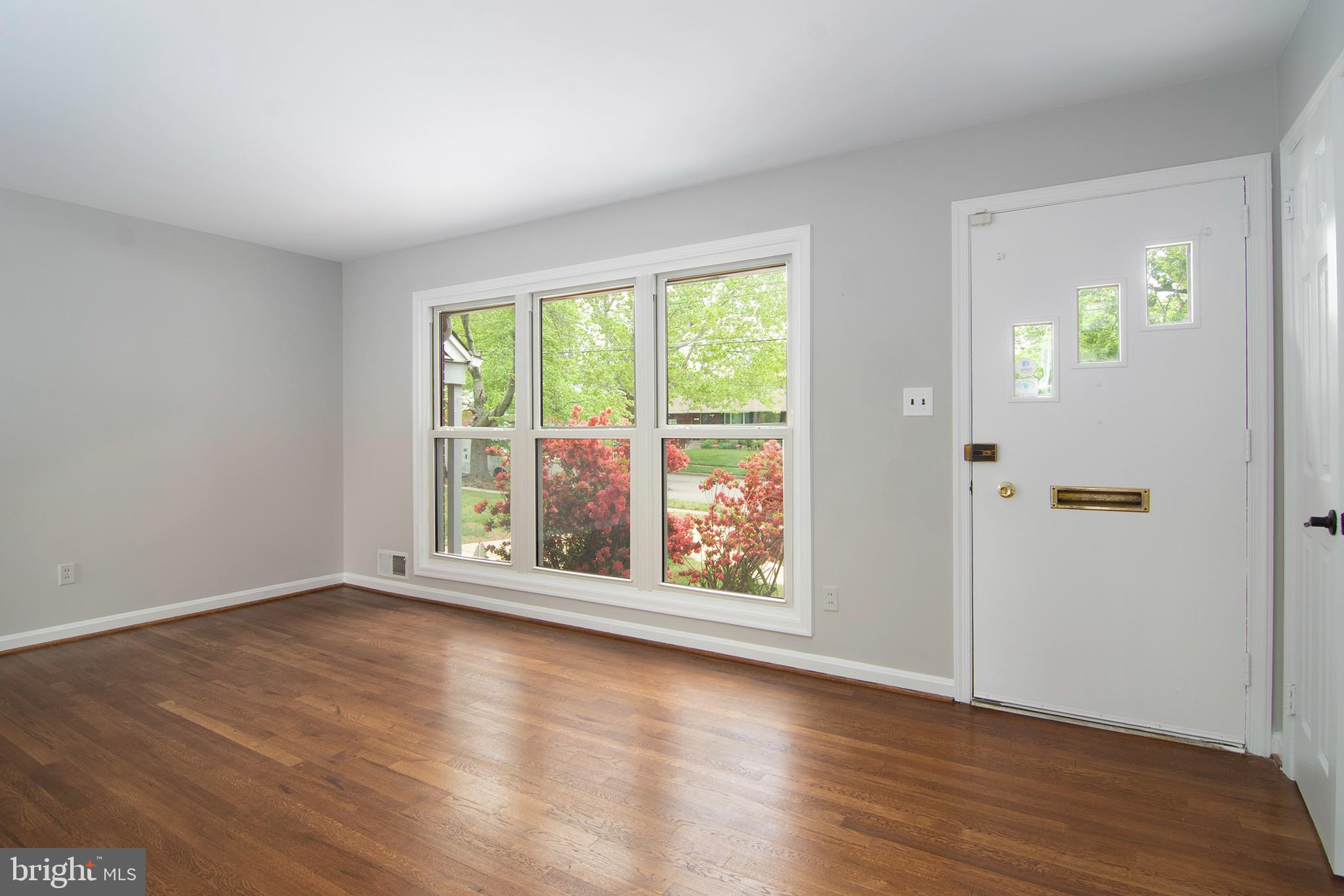 LYNBROOK - Residential