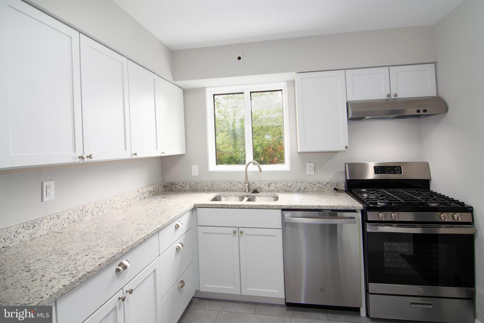 LYNBROOK - Residential