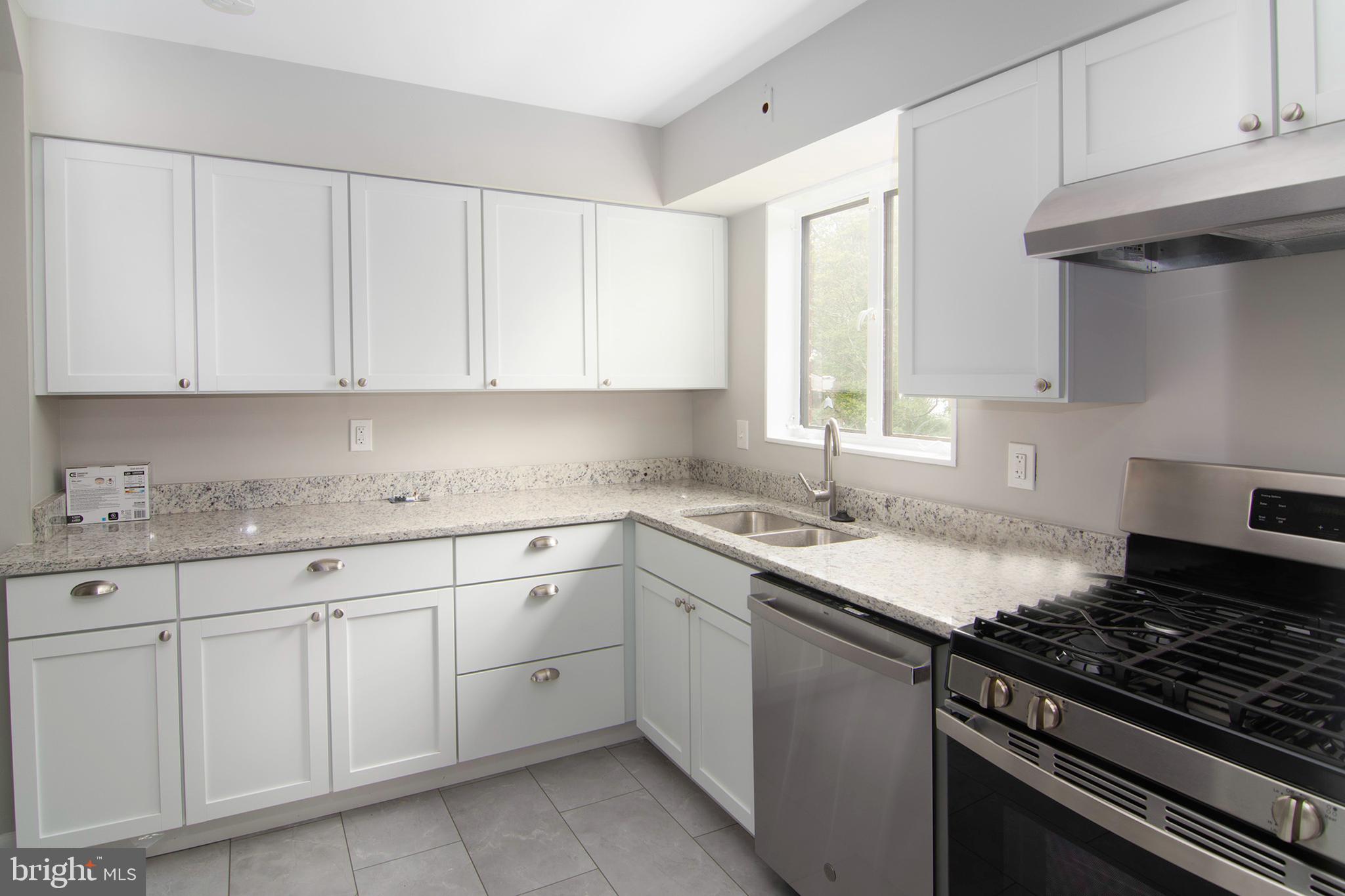 LYNBROOK - Residential