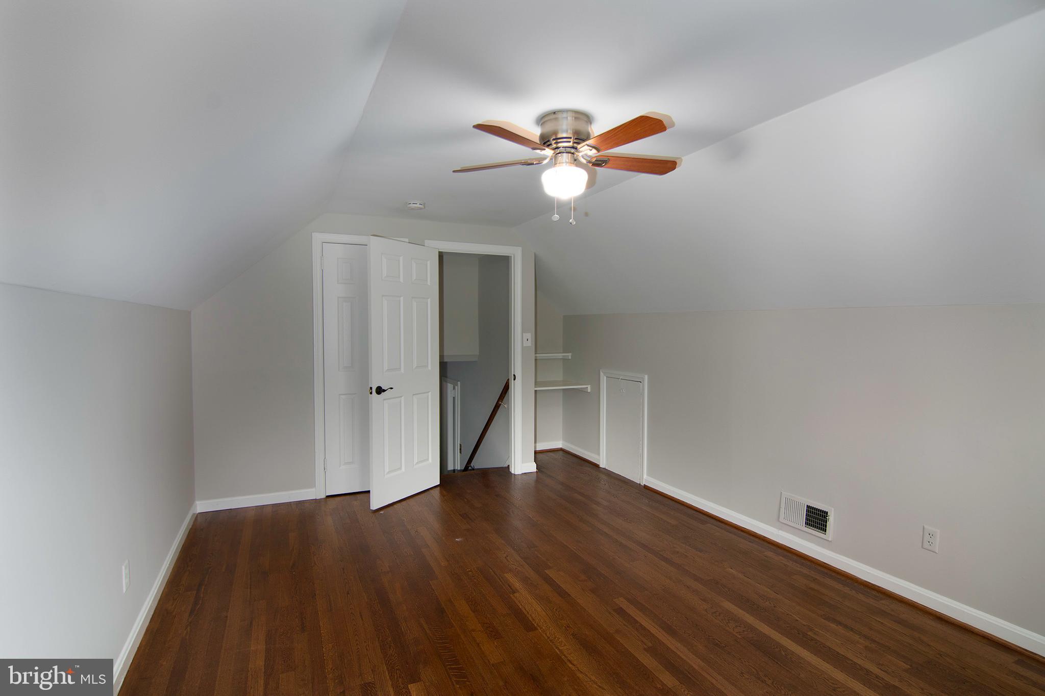 LYNBROOK - Residential
