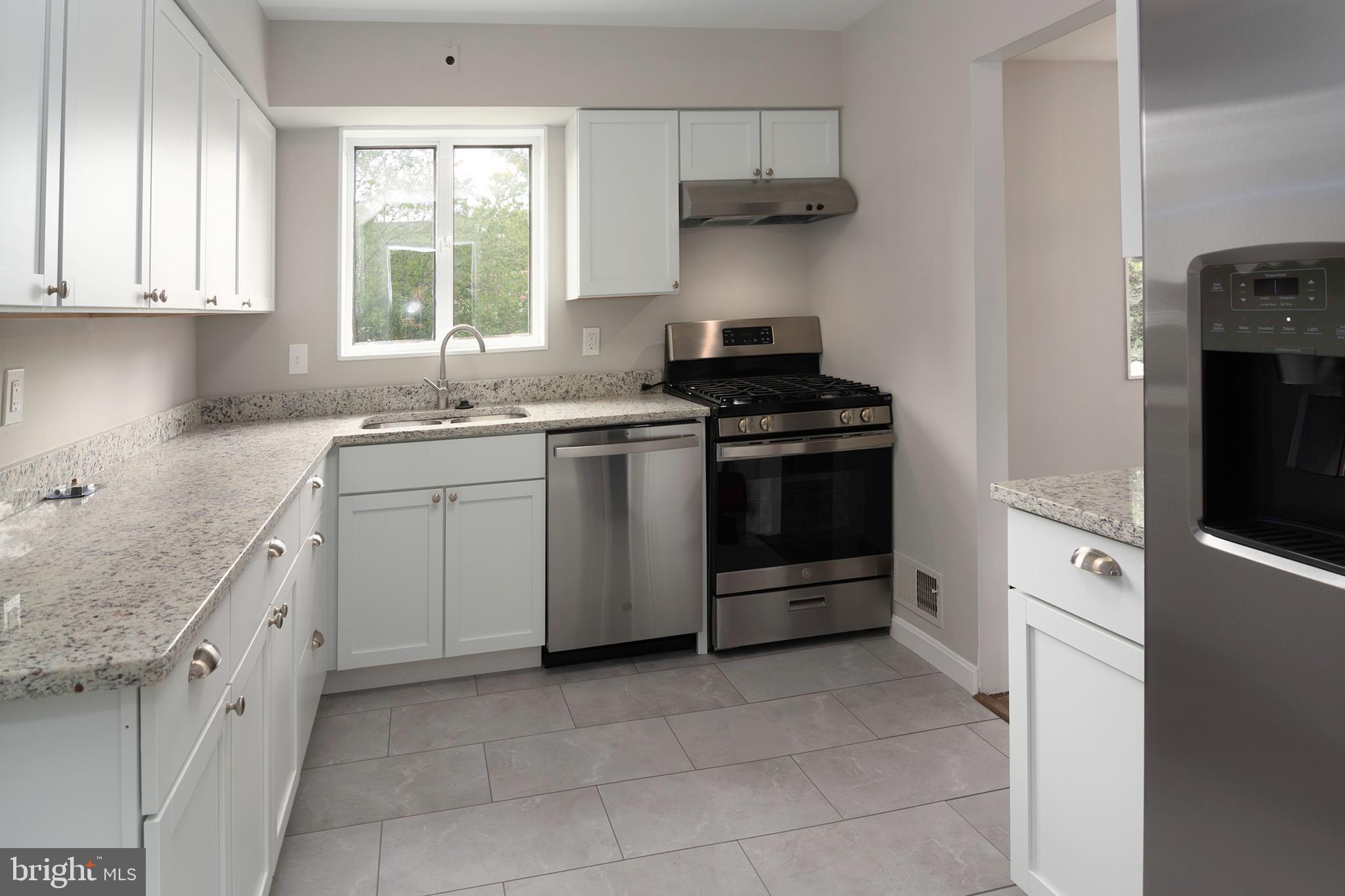 LYNBROOK - Residential