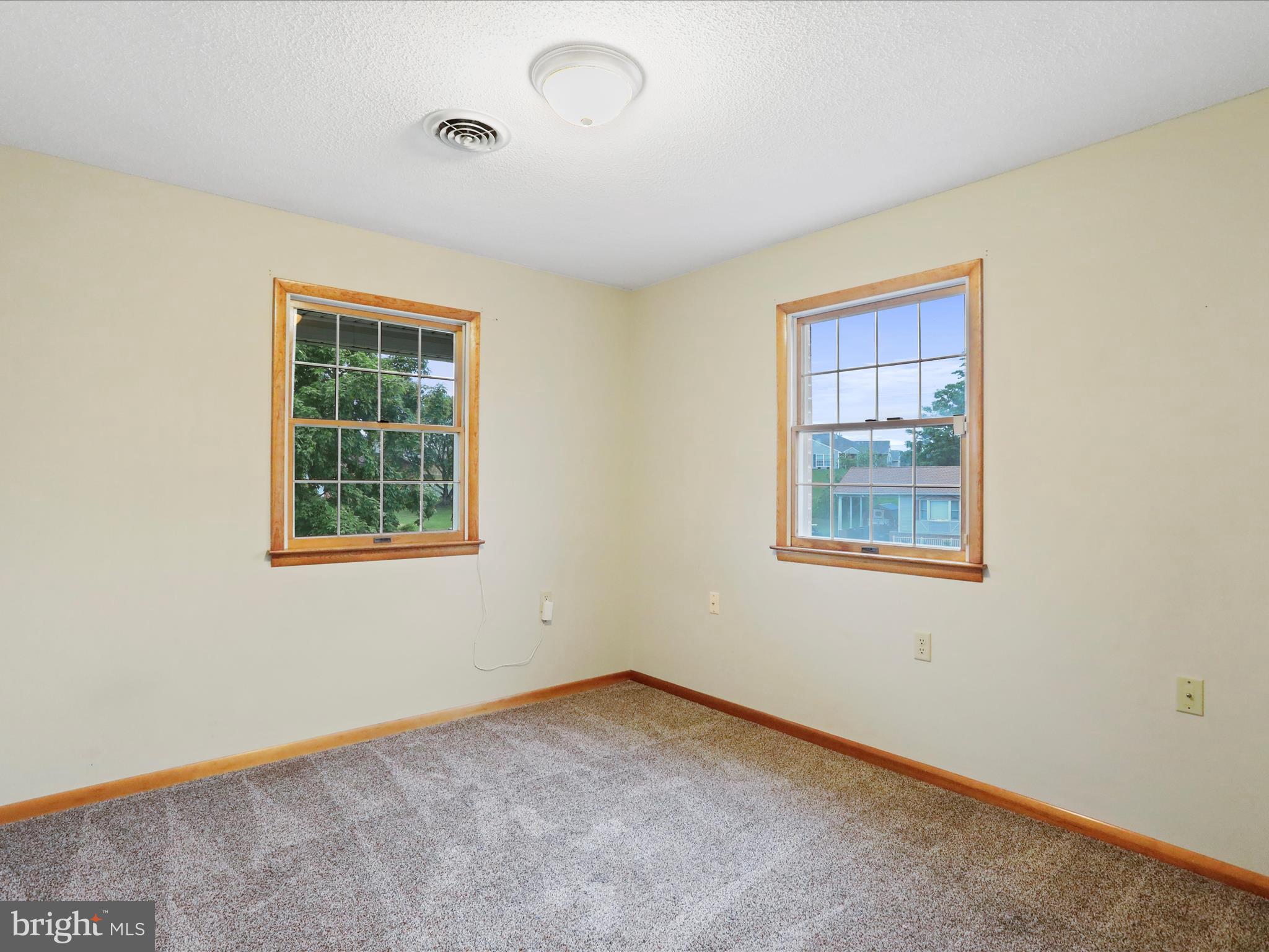 MOUNTAIN VIEW ACRES - Residential