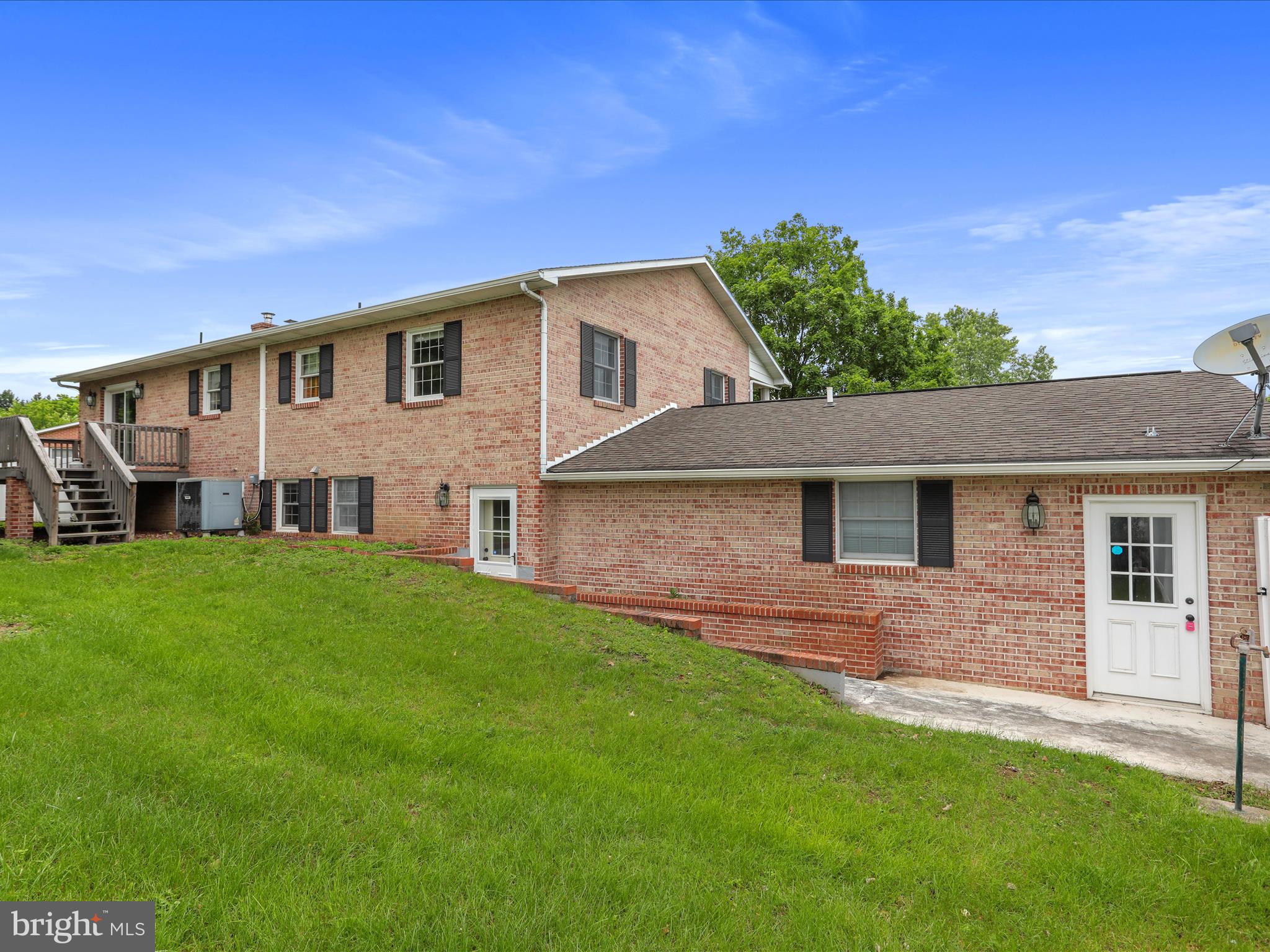 MOUNTAIN VIEW ACRES - Residential