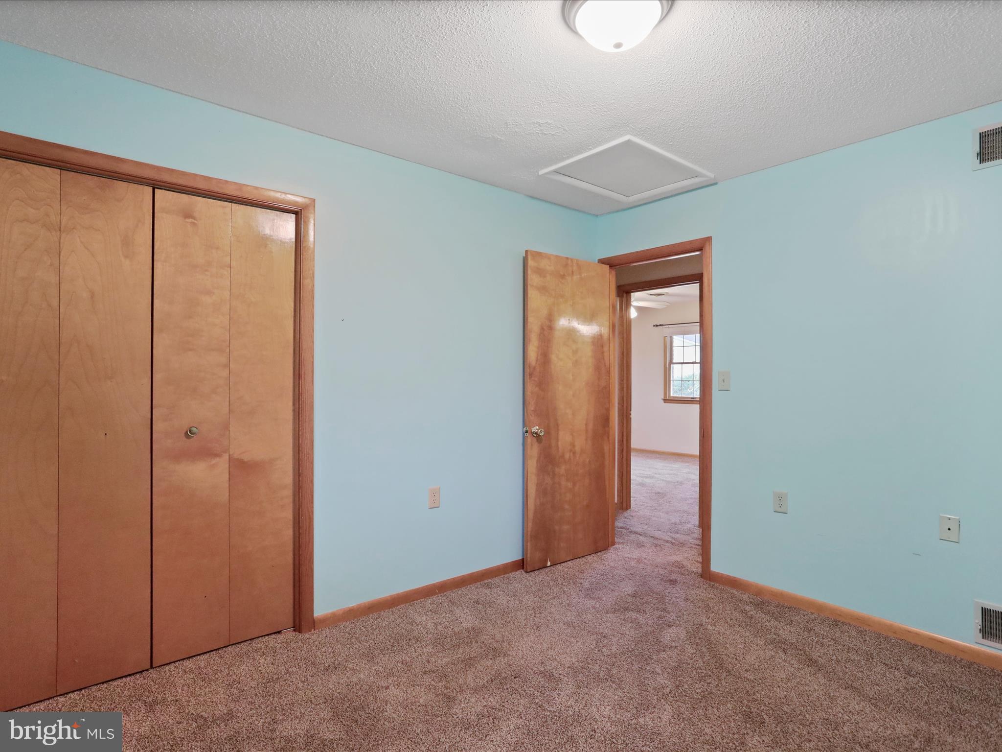 MOUNTAIN VIEW ACRES - Residential