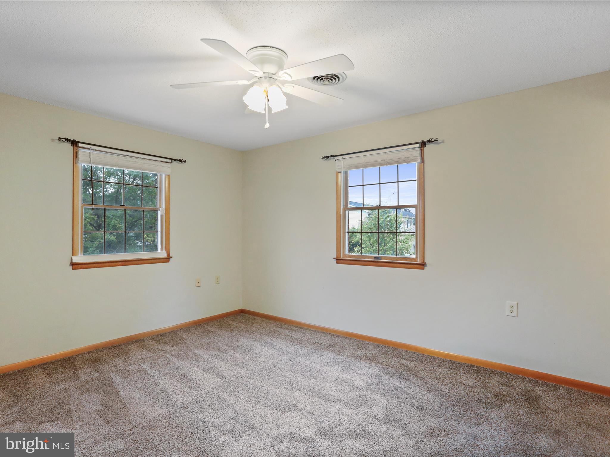 MOUNTAIN VIEW ACRES - Residential