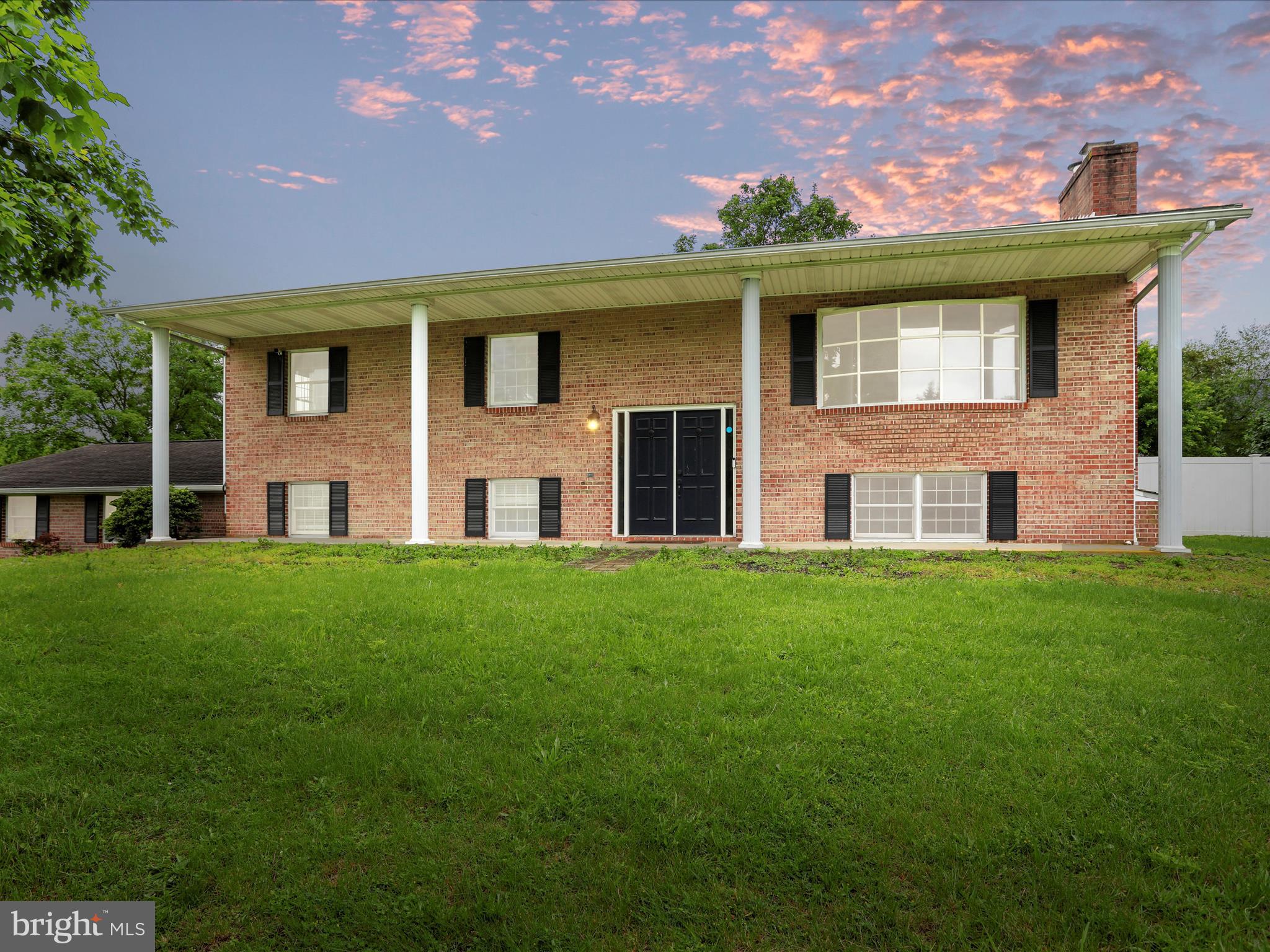 MOUNTAIN VIEW ACRES - Residential