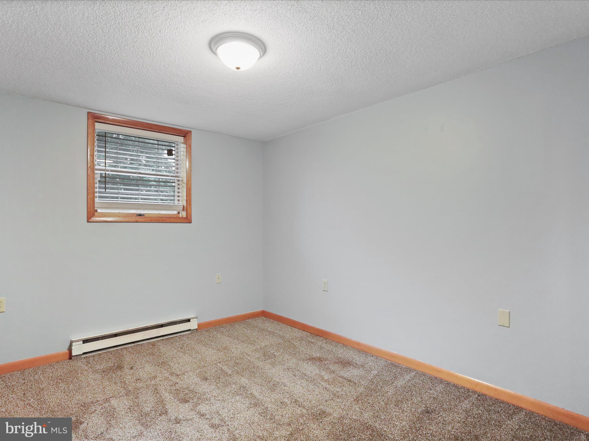 MOUNTAIN VIEW ACRES - Residential