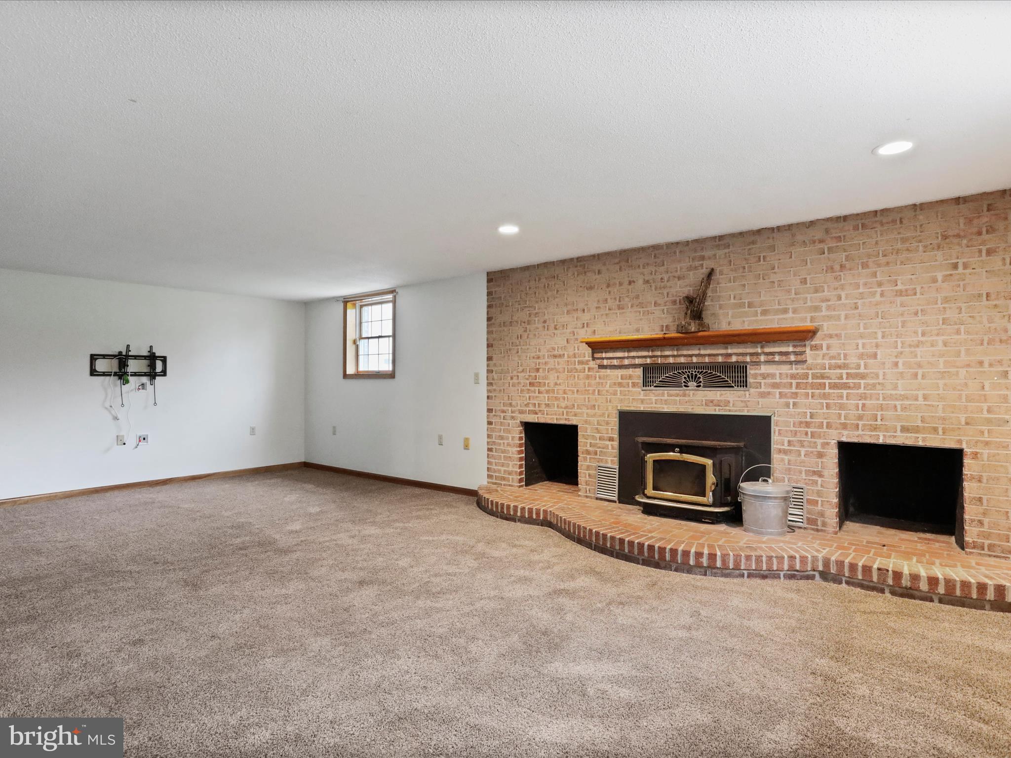 MOUNTAIN VIEW ACRES - Residential