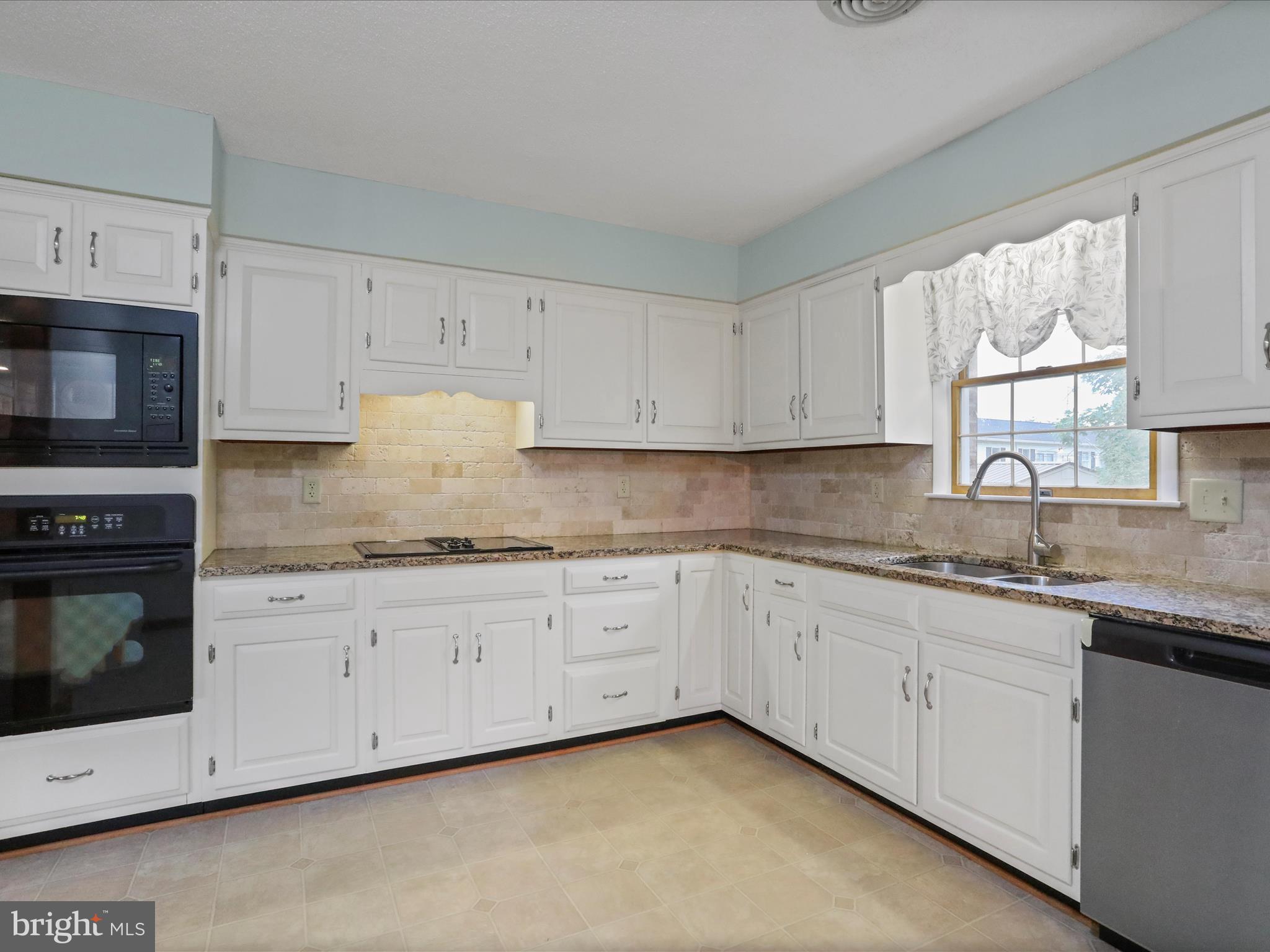 MOUNTAIN VIEW ACRES - Residential