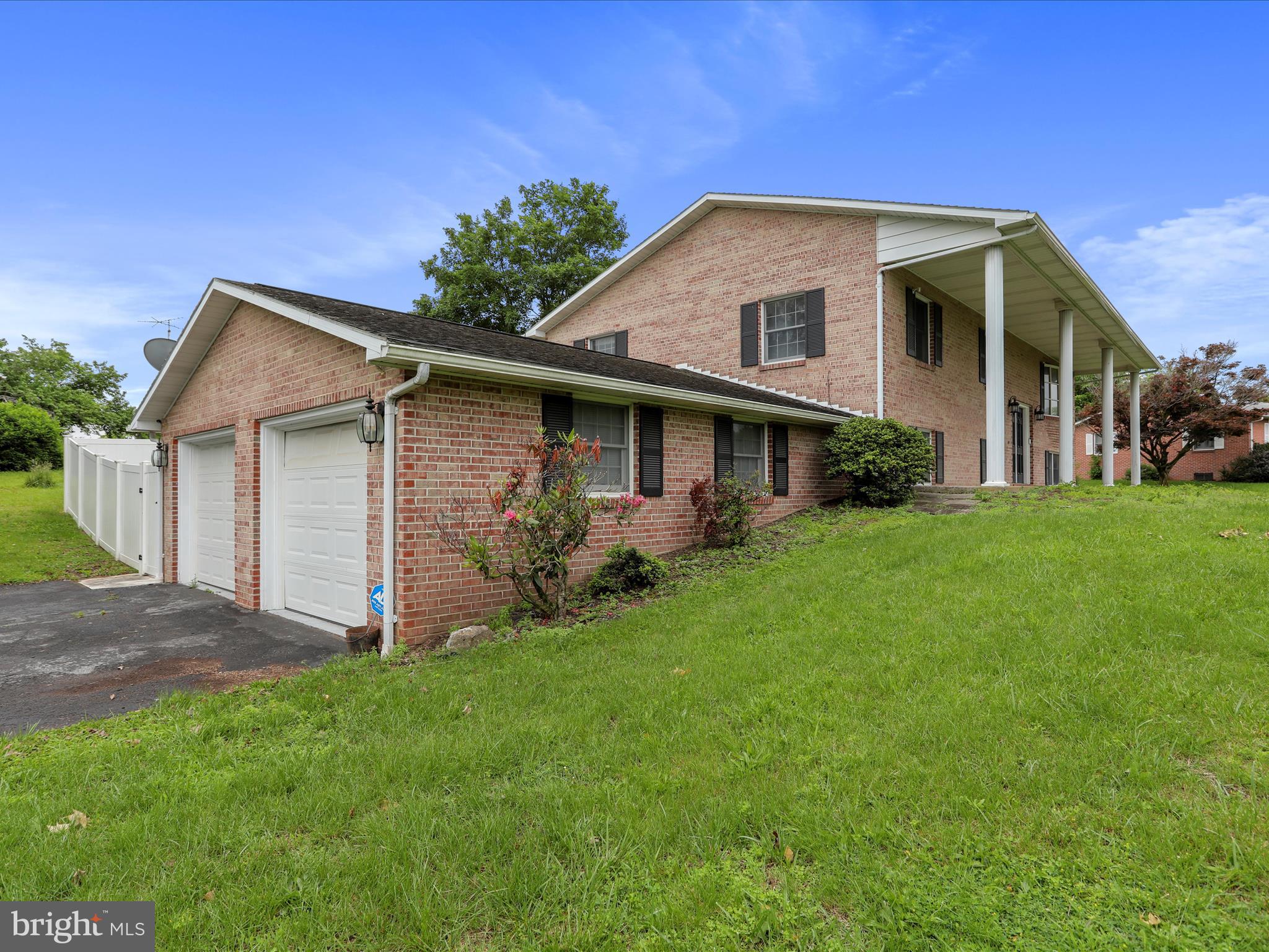 MOUNTAIN VIEW ACRES - Residential