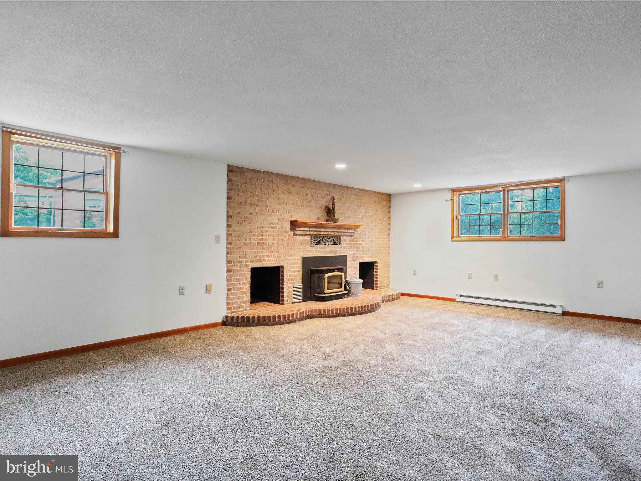 MOUNTAIN VIEW ACRES - Residential