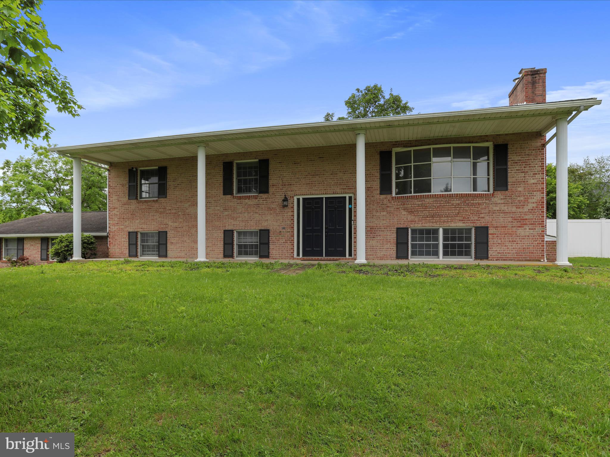 MOUNTAIN VIEW ACRES - Residential