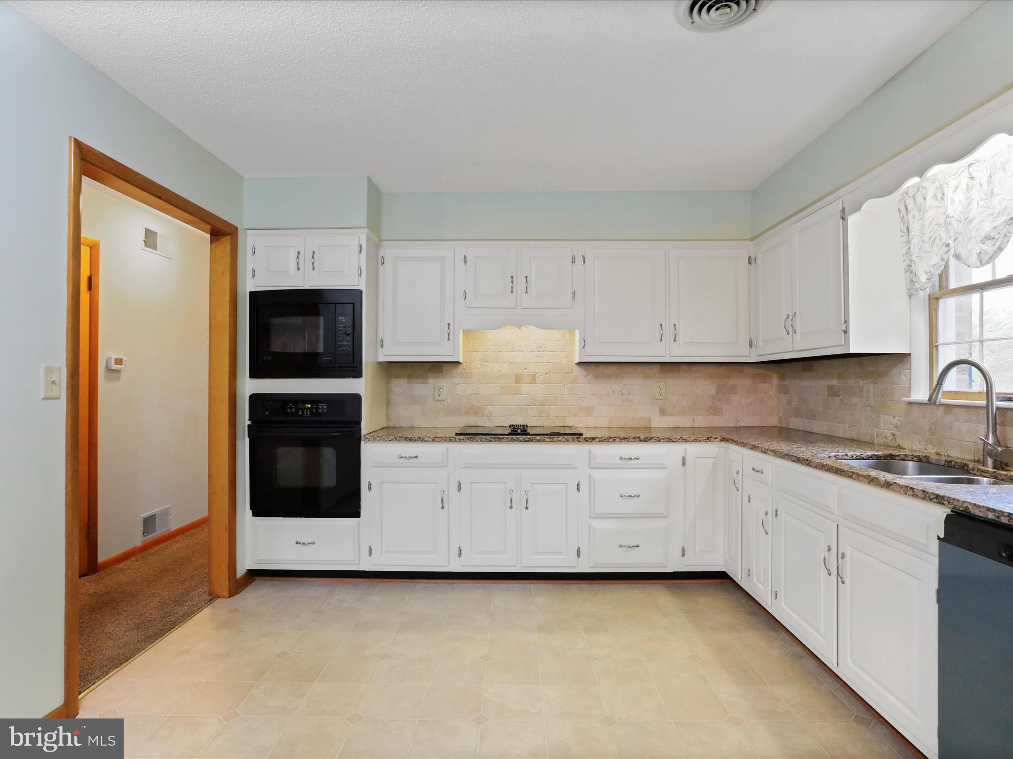 MOUNTAIN VIEW ACRES - Residential