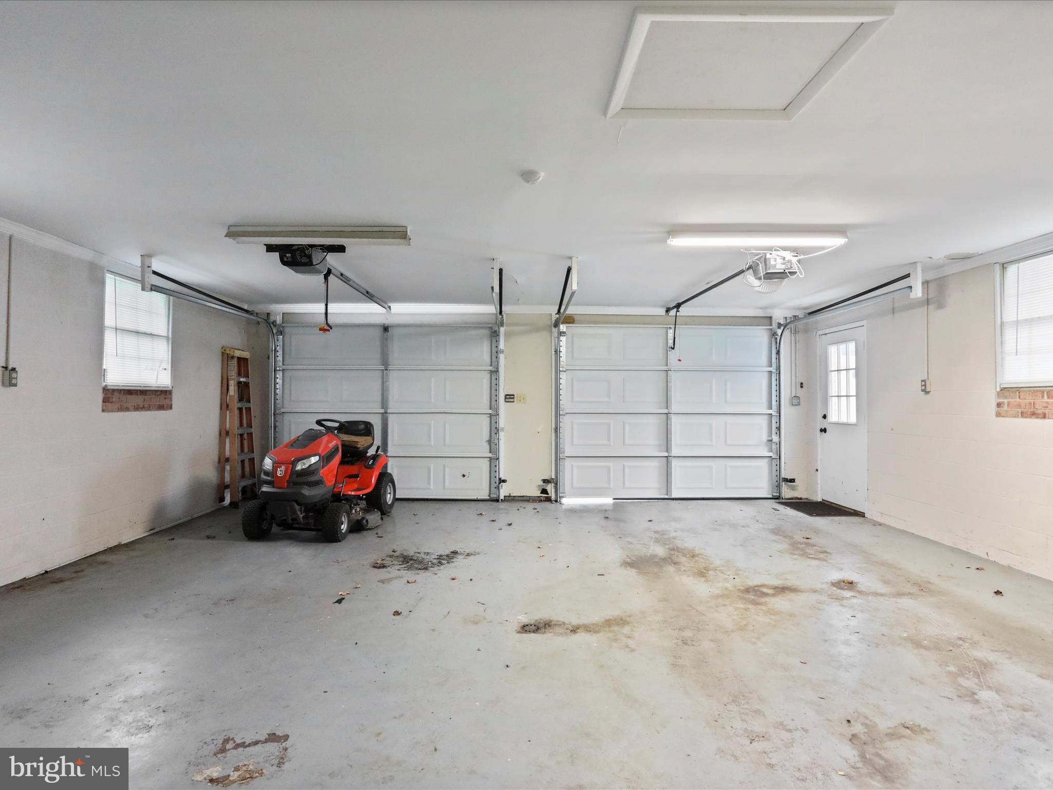 MOUNTAIN VIEW ACRES - Residential